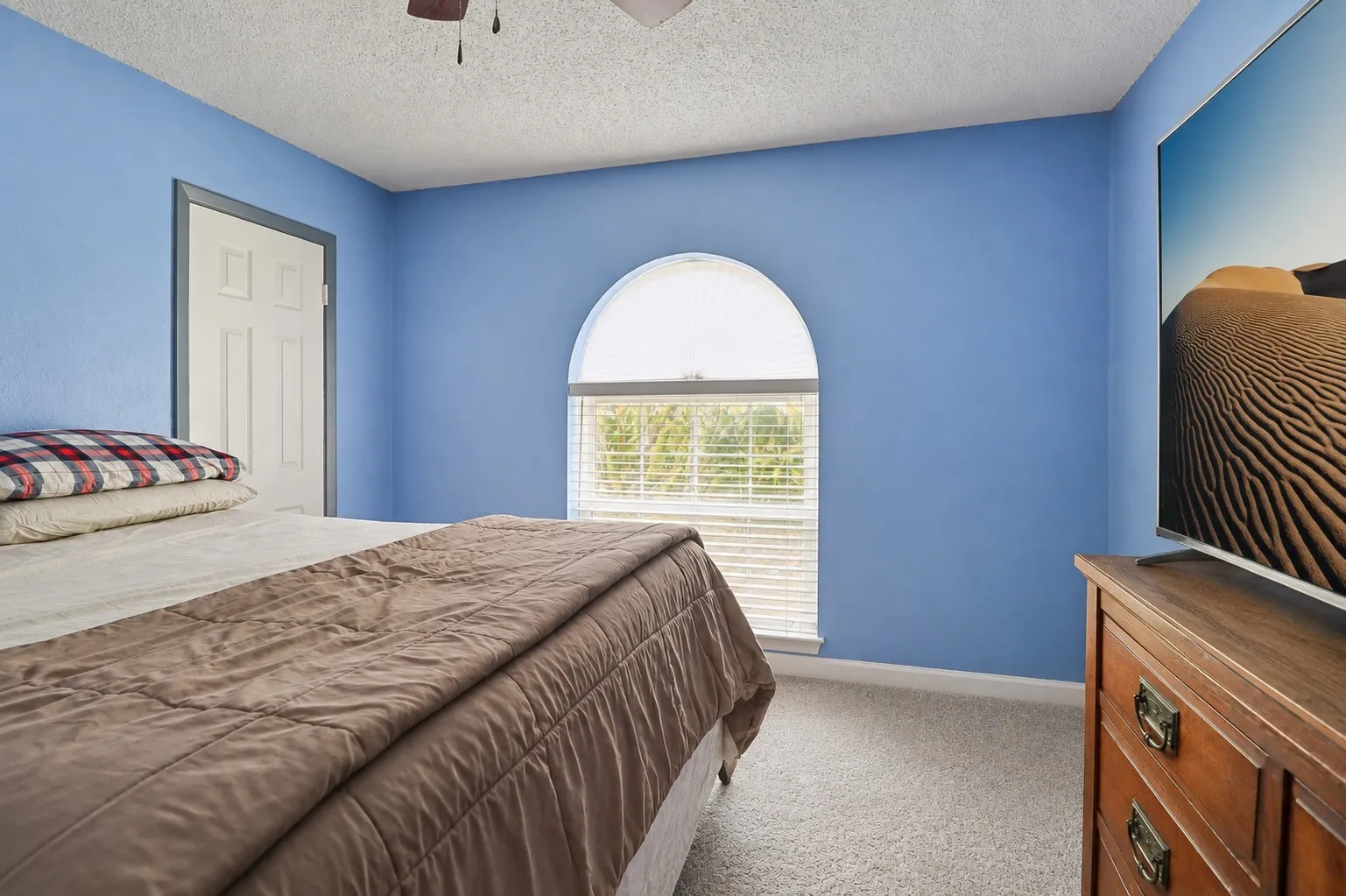 Single Family Residence For Sale in Tarrant County , 6408 San Juan Avenue, Fort Worth, Texas 76133, 3 Bedroom, 2 Bathroom, 2 Garage spaces, 1,831 Sqft, built in 1974, mls#21352635, Real Estate Agent in Fort Worth, Homes For Sale in Tarrant county, Homes For Sale in Fort Worth, Realtor in Fort Worth Texas, Real Estate Brokerage Independent Realty Texas, Luminita Cordes Realtor