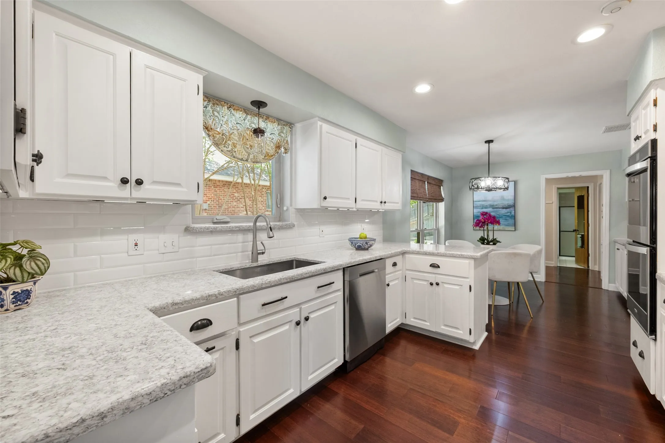 Single Family Residence For Sale in Tarrant County , 6409 Country Day Trail, Benbrook, Texas 76132, 4 Bedroom, 3 Bathroom, 2 Garage spaces, 2,483 Sqft, built in 1984, mls#21350946, Real Estate Agent in Benbrook, Homes For Sale in Tarrant county, Homes For Sale in Benbrook, Realtor in Benbrook Texas, Real Estate Brokerage Independent Realty Texas, Luminita Cordes Realtor