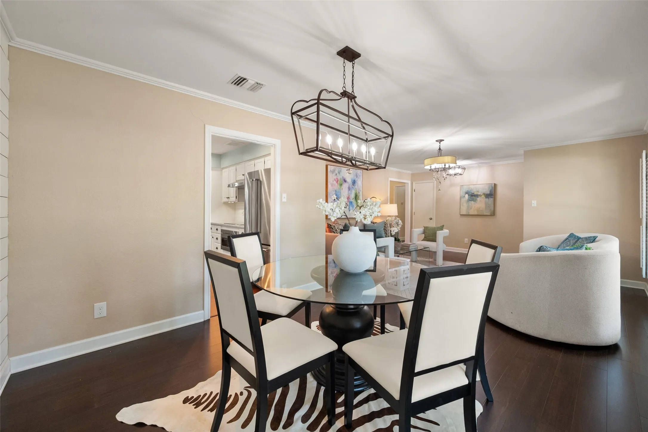 Single Family Residence For Sale in Tarrant County , 6409 Country Day Trail, Benbrook, Texas 76132, 4 Bedroom, 3 Bathroom, 2 Garage spaces, 2,483 Sqft, built in 1984, mls#21350946, Real Estate Agent in Benbrook, Homes For Sale in Tarrant county, Homes For Sale in Benbrook, Realtor in Benbrook Texas, Real Estate Brokerage Independent Realty Texas, Luminita Cordes Realtor