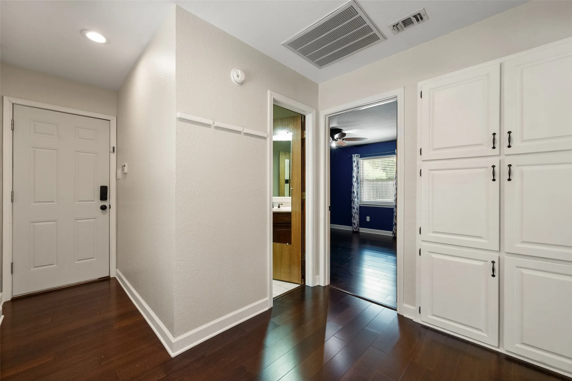 Single Family Residence For Sale in Tarrant County , 6409 Country Day Trail, Benbrook, Texas 76132, 4 Bedroom, 3 Bathroom, 2 Garage spaces, 2,483 Sqft, built in 1984, mls#21350946, Real Estate Agent in Benbrook, Homes For Sale in Tarrant county, Homes For Sale in Benbrook, Realtor in Benbrook Texas, Real Estate Brokerage Independent Realty Texas, Luminita Cordes Realtor
