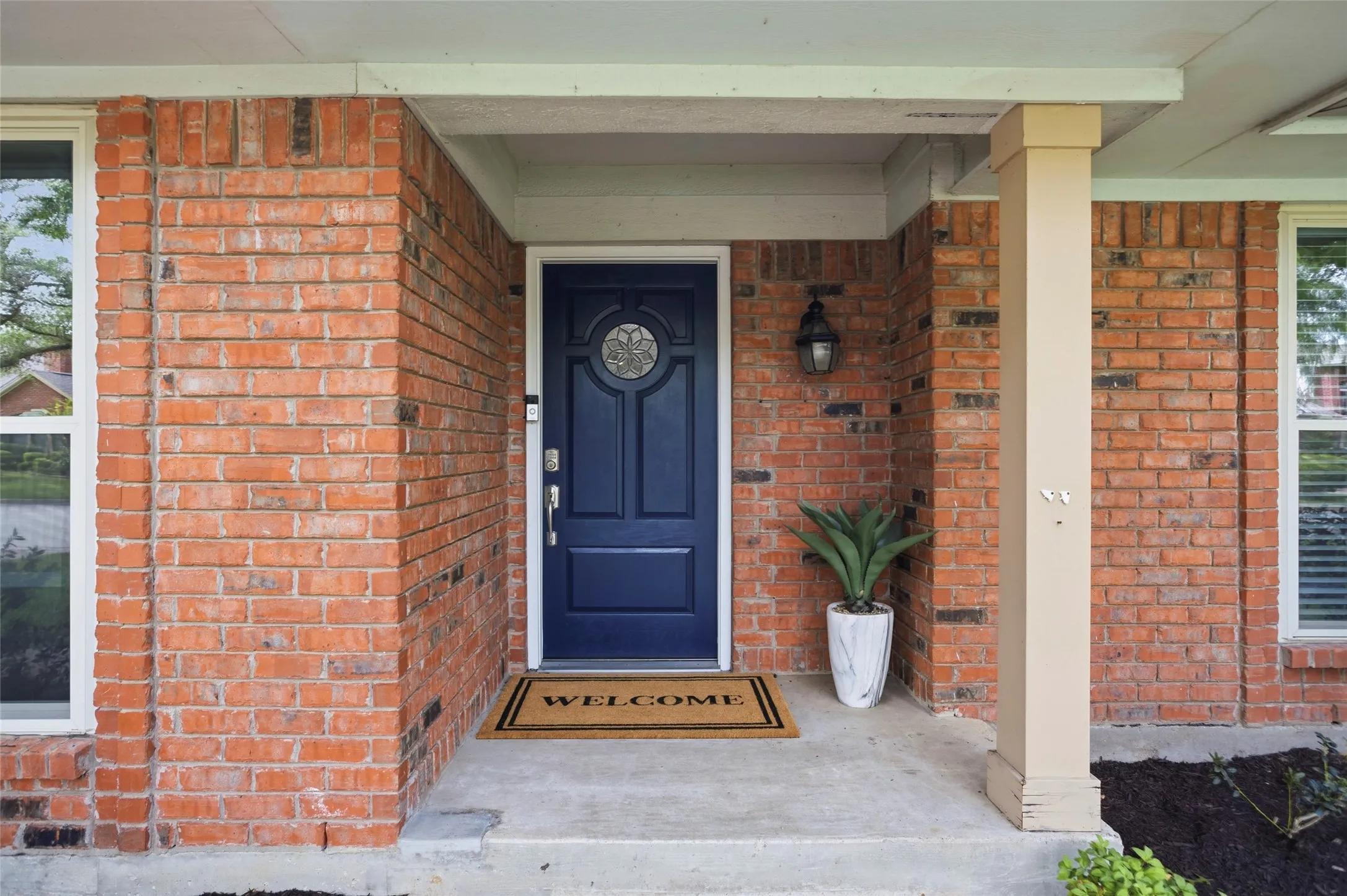 Single Family Residence For Sale in Tarrant County , 6409 Country Day Trail, Benbrook, Texas 76132, 4 Bedroom, 3 Bathroom, 2 Garage spaces, 2,483 Sqft, built in 1984, mls#21350946, Real Estate Agent in Benbrook, Homes For Sale in Tarrant county, Homes For Sale in Benbrook, Realtor in Benbrook Texas, Real Estate Brokerage Independent Realty Texas, Luminita Cordes Realtor