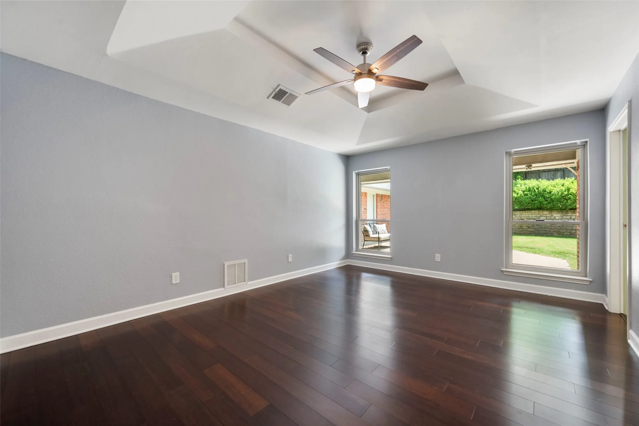 Single Family Residence For Sale in Tarrant County , 6409 Country Day Trail, Benbrook, Texas 76132, 4 Bedroom, 3 Bathroom, 2 Garage spaces, 2,483 Sqft, built in 1984, mls#21350946, Real Estate Agent in Benbrook, Homes For Sale in Tarrant county, Homes For Sale in Benbrook, Realtor in Benbrook Texas, Real Estate Brokerage Independent Realty Texas, Luminita Cordes Realtor