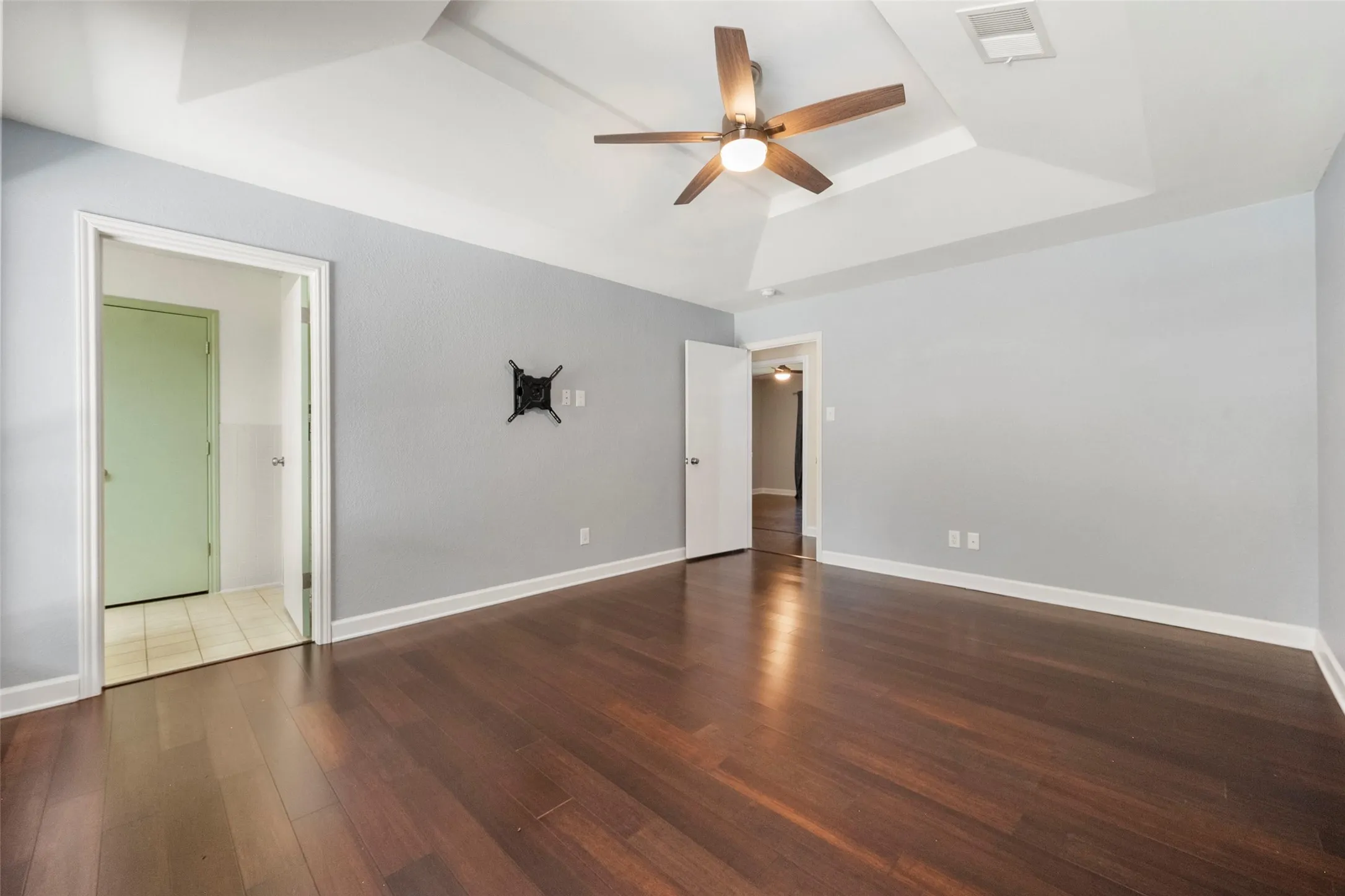 Single Family Residence For Sale in Tarrant County , 6409 Country Day Trail, Benbrook, Texas 76132, 4 Bedroom, 3 Bathroom, 2 Garage spaces, 2,483 Sqft, built in 1984, mls#21350946, Real Estate Agent in Benbrook, Homes For Sale in Tarrant county, Homes For Sale in Benbrook, Realtor in Benbrook Texas, Real Estate Brokerage Independent Realty Texas, Luminita Cordes Realtor
