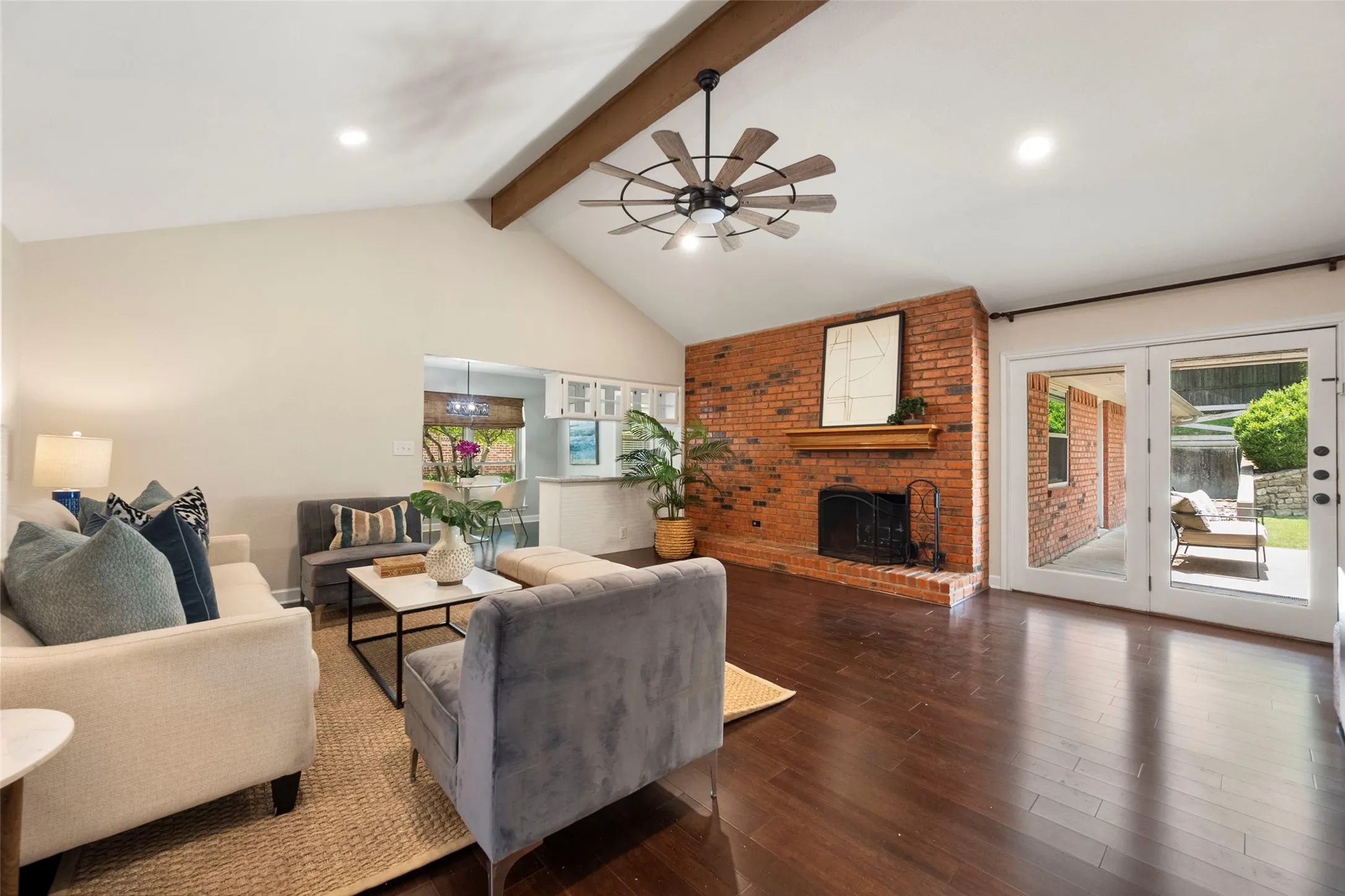 Single Family Residence For Sale in Tarrant County , 6409 Country Day Trail, Benbrook, Texas 76132, 4 Bedroom, 3 Bathroom, 2 Garage spaces, 2,483 Sqft, built in 1984, mls#21350946, Real Estate Agent in Benbrook, Homes For Sale in Tarrant county, Homes For Sale in Benbrook, Realtor in Benbrook Texas, Real Estate Brokerage Independent Realty Texas, Luminita Cordes Realtor