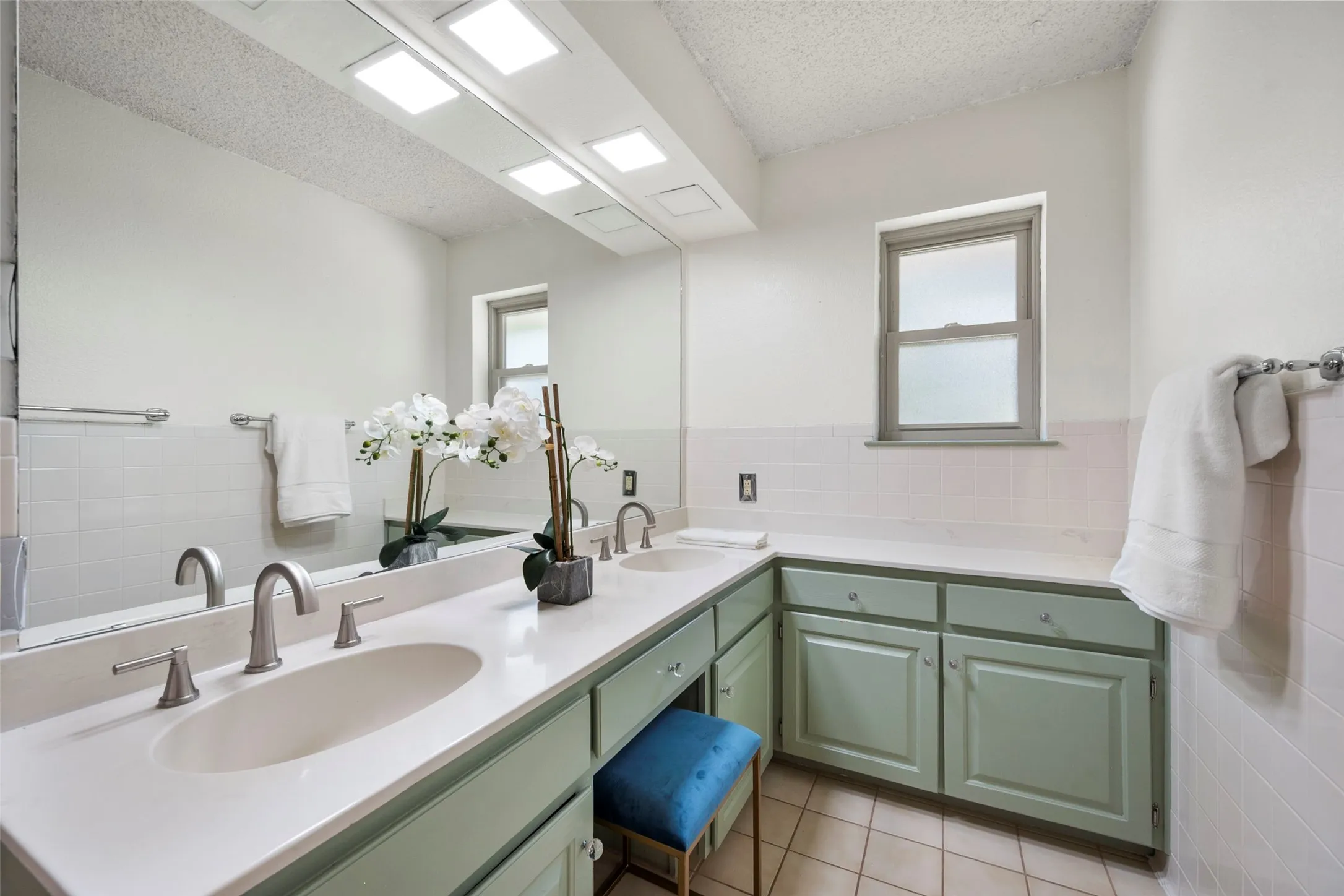 Single Family Residence For Sale in Tarrant County , 6409 Country Day Trail, Benbrook, Texas 76132, 4 Bedroom, 3 Bathroom, 2 Garage spaces, 2,483 Sqft, built in 1984, mls#21350946, Real Estate Agent in Benbrook, Homes For Sale in Tarrant county, Homes For Sale in Benbrook, Realtor in Benbrook Texas, Real Estate Brokerage Independent Realty Texas, Luminita Cordes Realtor