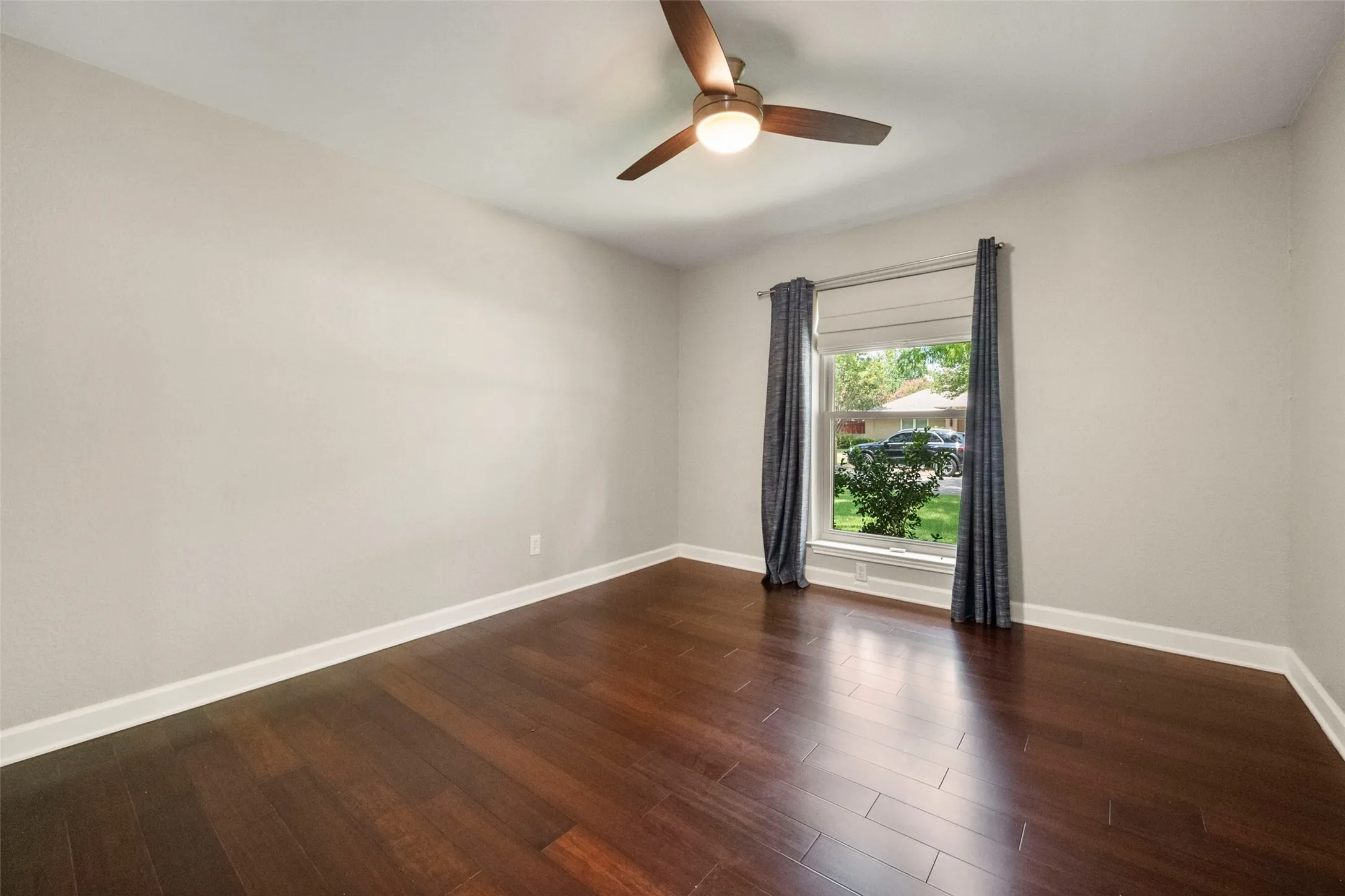 Single Family Residence For Sale in Tarrant County , 6409 Country Day Trail, Benbrook, Texas 76132, 4 Bedroom, 3 Bathroom, 2 Garage spaces, 2,483 Sqft, built in 1984, mls#21350946, Real Estate Agent in Benbrook, Homes For Sale in Tarrant county, Homes For Sale in Benbrook, Realtor in Benbrook Texas, Real Estate Brokerage Independent Realty Texas, Luminita Cordes Realtor