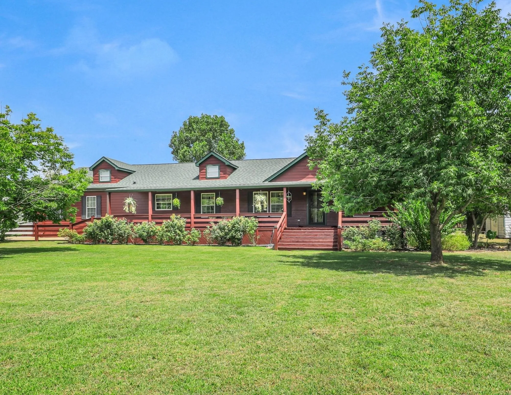 Single Family Residence For Sale in Hunt County , 1456 Fm 1564 E, Greenville, Texas 75402, 3 Bedroom, 2 Bathroom, 3 Garage spaces, 2,704 Sqft, built in 2004, mls#21340444, Real Estate Agent in Greenville, Homes For Sale in Hunt county, Homes For Sale in Greenville, Realtor in Greenville Texas, Real Estate Brokerage Independent Realty Texas, Luminita Cordes Realtor