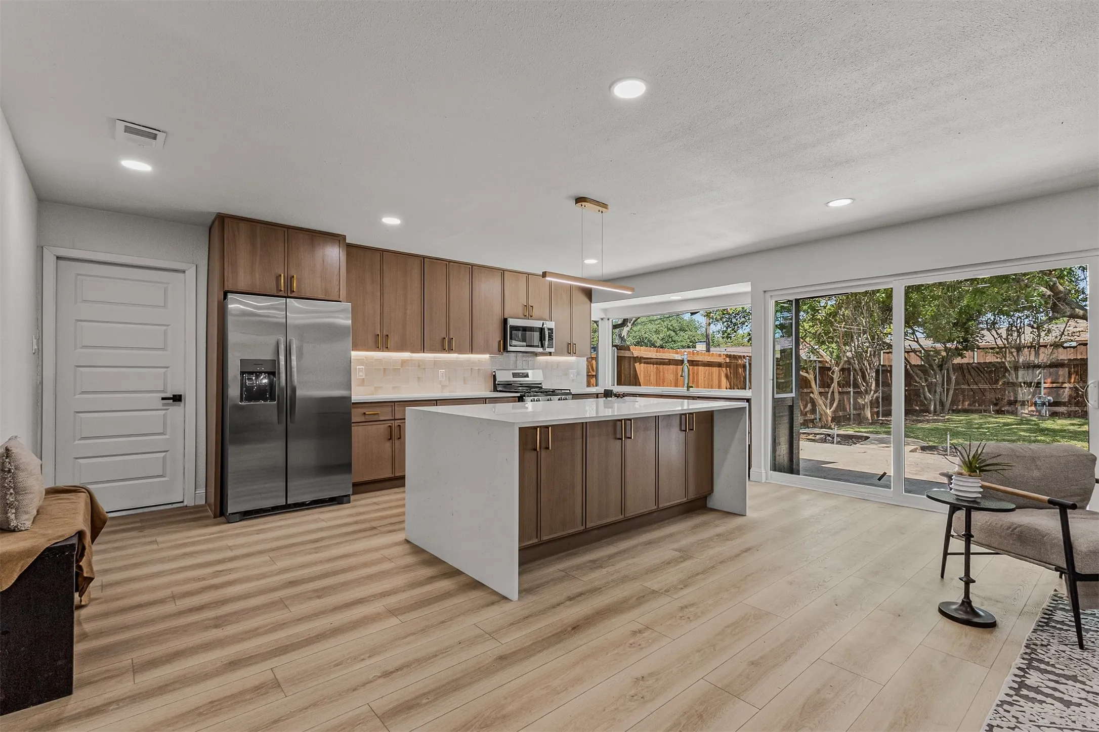 Single Family Residence For Sale in Dallas County , 3745 Blue Trace Lane, Farmers Branch, Texas 75244, 4 Bedroom, 2 Bathroom, 2 Garage spaces, 1,885 Sqft, built in 1969, mls#21352615, Real Estate Agent in Farmers Branch, Homes For Sale in Dallas county, Homes For Sale in Farmers Branch, Realtor in Farmers Branch Texas, Real Estate Brokerage Independent Realty Texas, Luminita Cordes Realtor