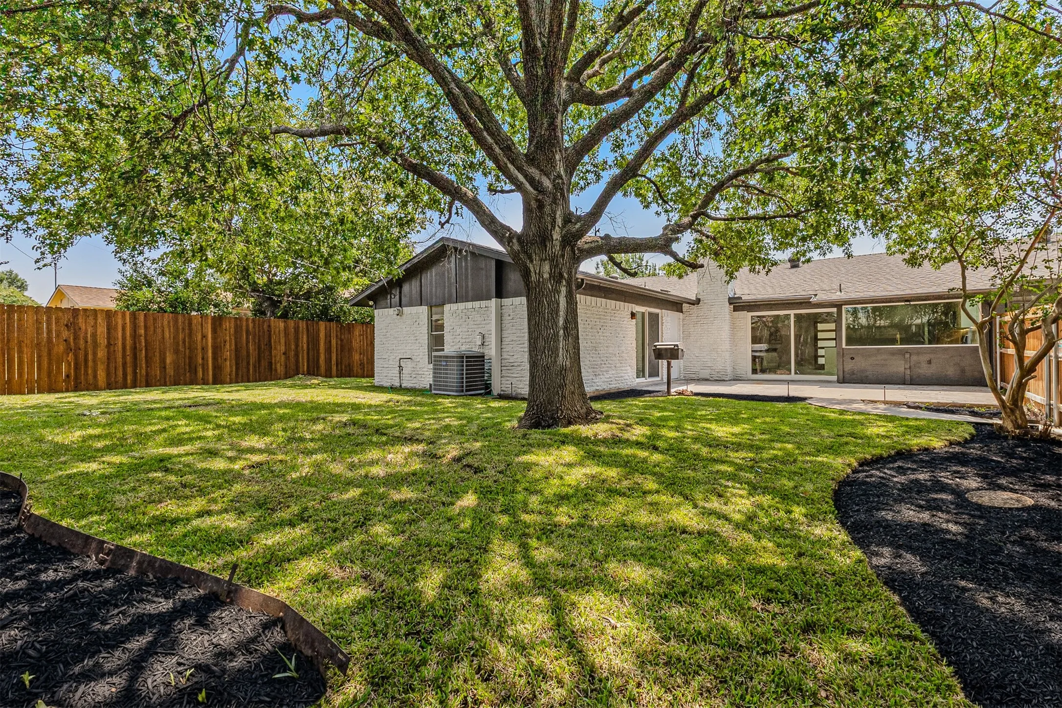Single Family Residence For Sale in Dallas County , 3745 Blue Trace Lane, Farmers Branch, Texas 75244, 4 Bedroom, 2 Bathroom, 2 Garage spaces, 1,885 Sqft, built in 1969, mls#21352615, Real Estate Agent in Farmers Branch, Homes For Sale in Dallas county, Homes For Sale in Farmers Branch, Realtor in Farmers Branch Texas, Real Estate Brokerage Independent Realty Texas, Luminita Cordes Realtor