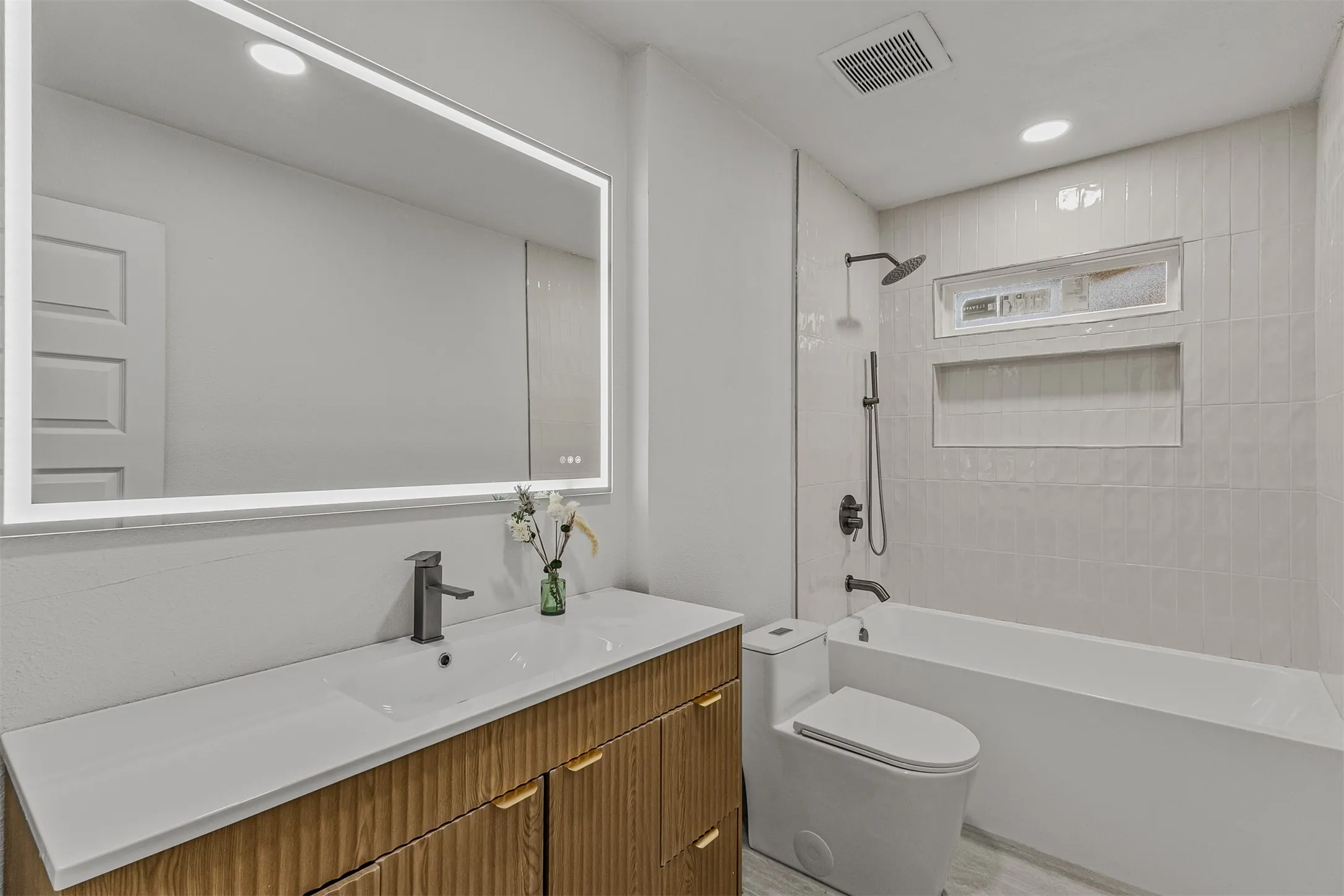 Single Family Residence For Sale in Dallas County , 3745 Blue Trace Lane, Farmers Branch, Texas 75244, 4 Bedroom, 2 Bathroom, 2 Garage spaces, 1,885 Sqft, built in 1969, mls#21352615, Real Estate Agent in Farmers Branch, Homes For Sale in Dallas county, Homes For Sale in Farmers Branch, Realtor in Farmers Branch Texas, Real Estate Brokerage Independent Realty Texas, Luminita Cordes Realtor