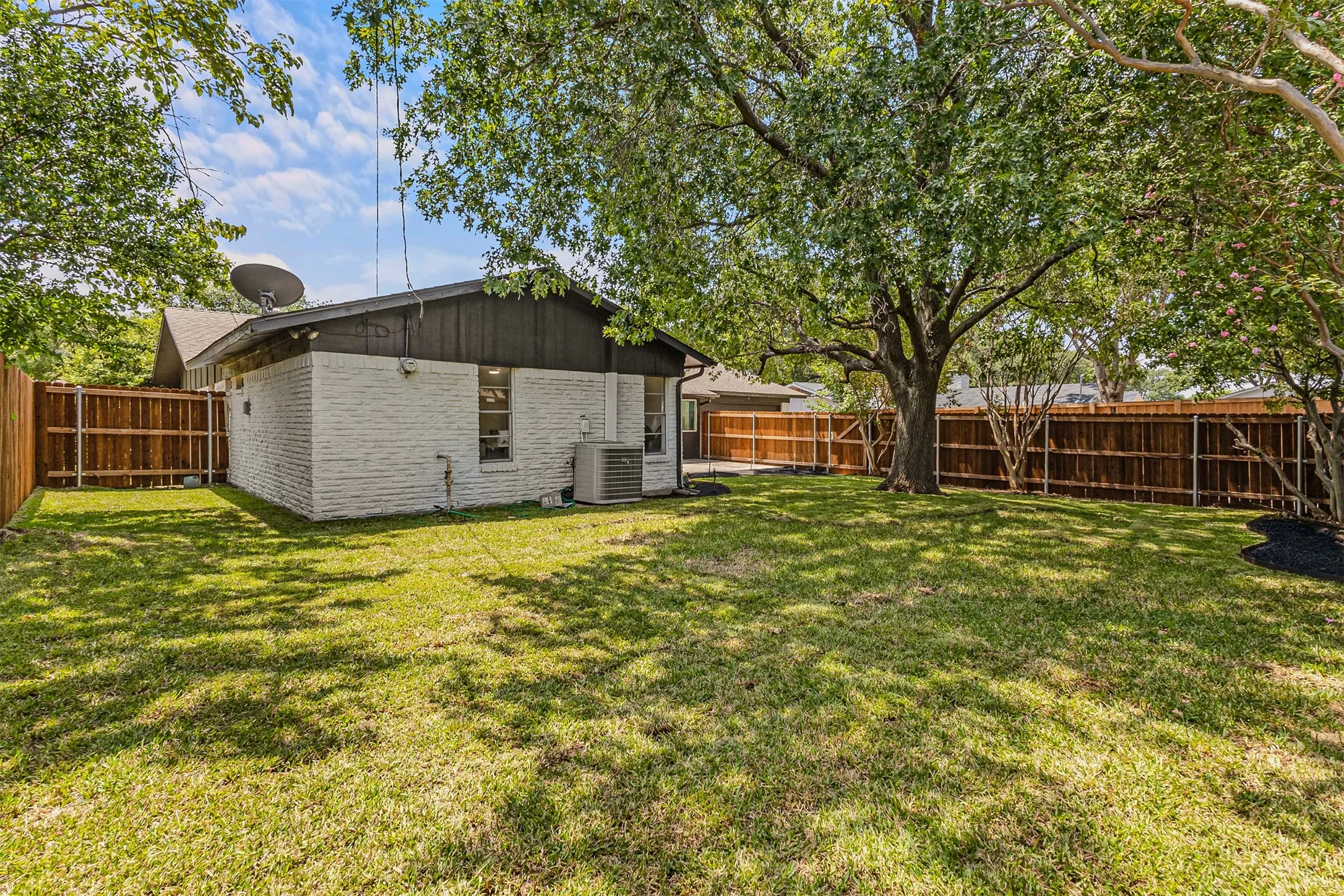 Single Family Residence For Sale in Dallas County , 3745 Blue Trace Lane, Farmers Branch, Texas 75244, 4 Bedroom, 2 Bathroom, 2 Garage spaces, 1,885 Sqft, built in 1969, mls#21352615, Real Estate Agent in Farmers Branch, Homes For Sale in Dallas county, Homes For Sale in Farmers Branch, Realtor in Farmers Branch Texas, Real Estate Brokerage Independent Realty Texas, Luminita Cordes Realtor