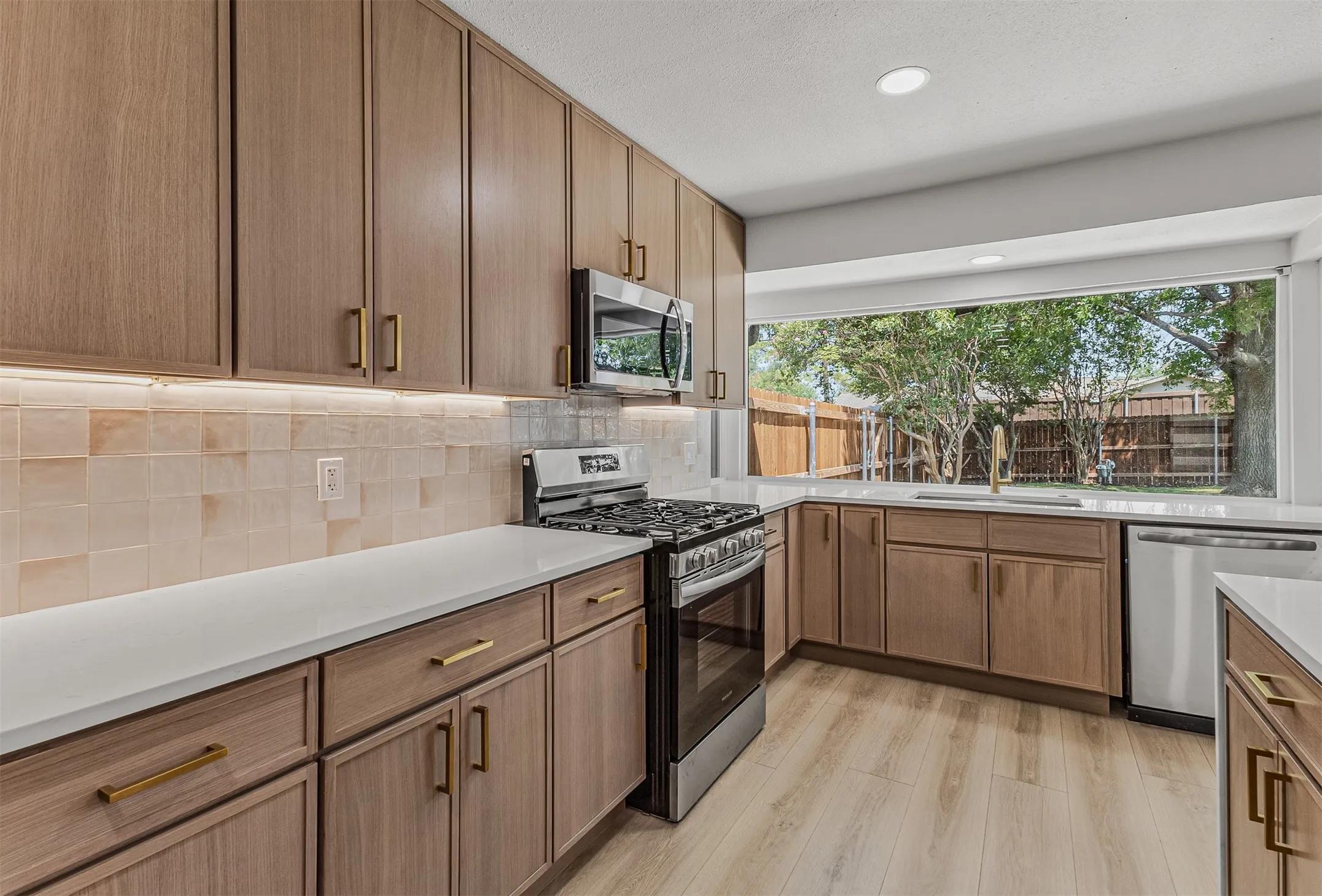 Single Family Residence For Sale in Dallas County , 3745 Blue Trace Lane, Farmers Branch, Texas 75244, 4 Bedroom, 2 Bathroom, 2 Garage spaces, 1,885 Sqft, built in 1969, mls#21352615, Real Estate Agent in Farmers Branch, Homes For Sale in Dallas county, Homes For Sale in Farmers Branch, Realtor in Farmers Branch Texas, Real Estate Brokerage Independent Realty Texas, Luminita Cordes Realtor