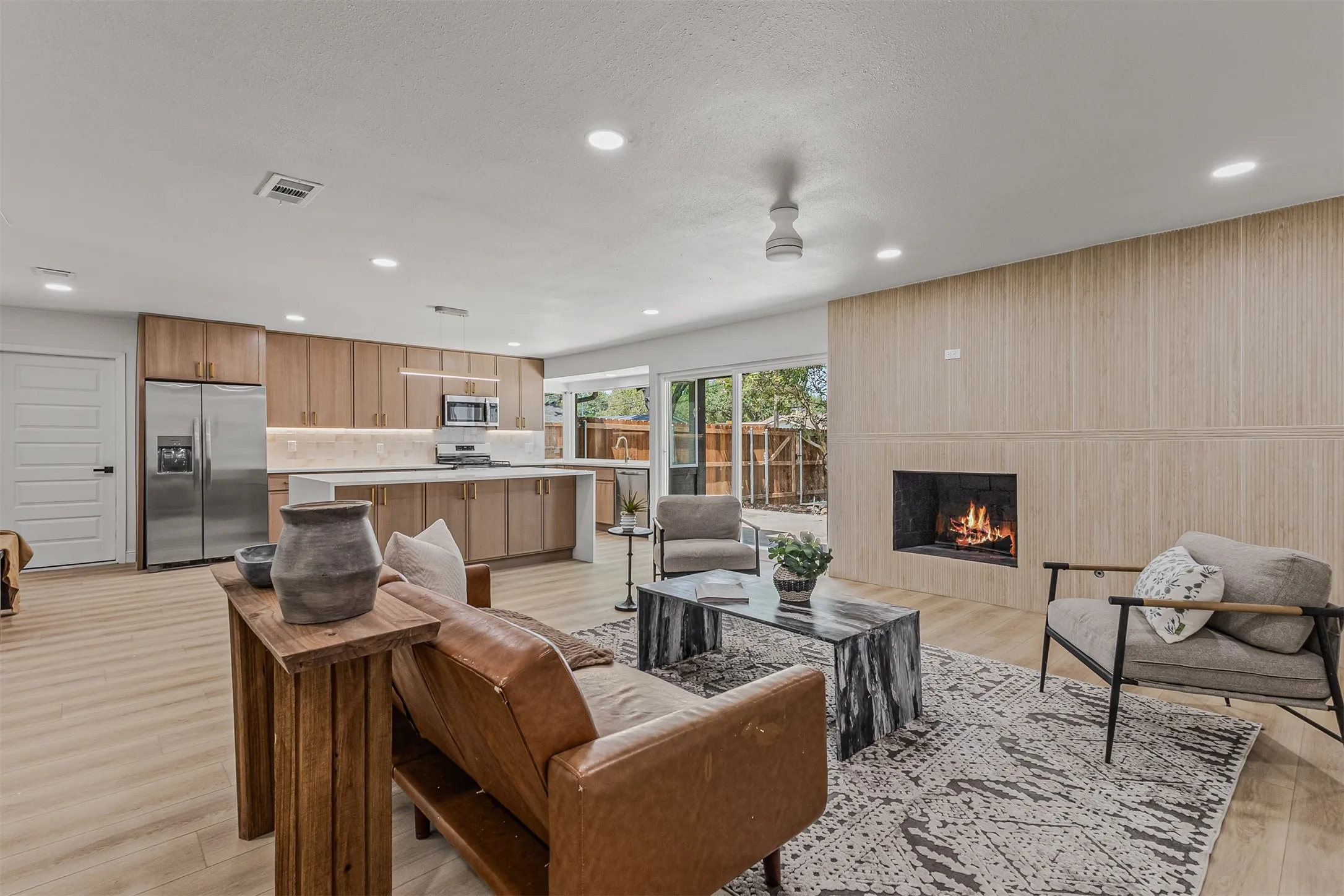 Single Family Residence For Sale in Dallas County , 3745 Blue Trace Lane, Farmers Branch, Texas 75244, 4 Bedroom, 2 Bathroom, 2 Garage spaces, 1,885 Sqft, built in 1969, mls#21352615, Real Estate Agent in Farmers Branch, Homes For Sale in Dallas county, Homes For Sale in Farmers Branch, Realtor in Farmers Branch Texas, Real Estate Brokerage Independent Realty Texas, Luminita Cordes Realtor
