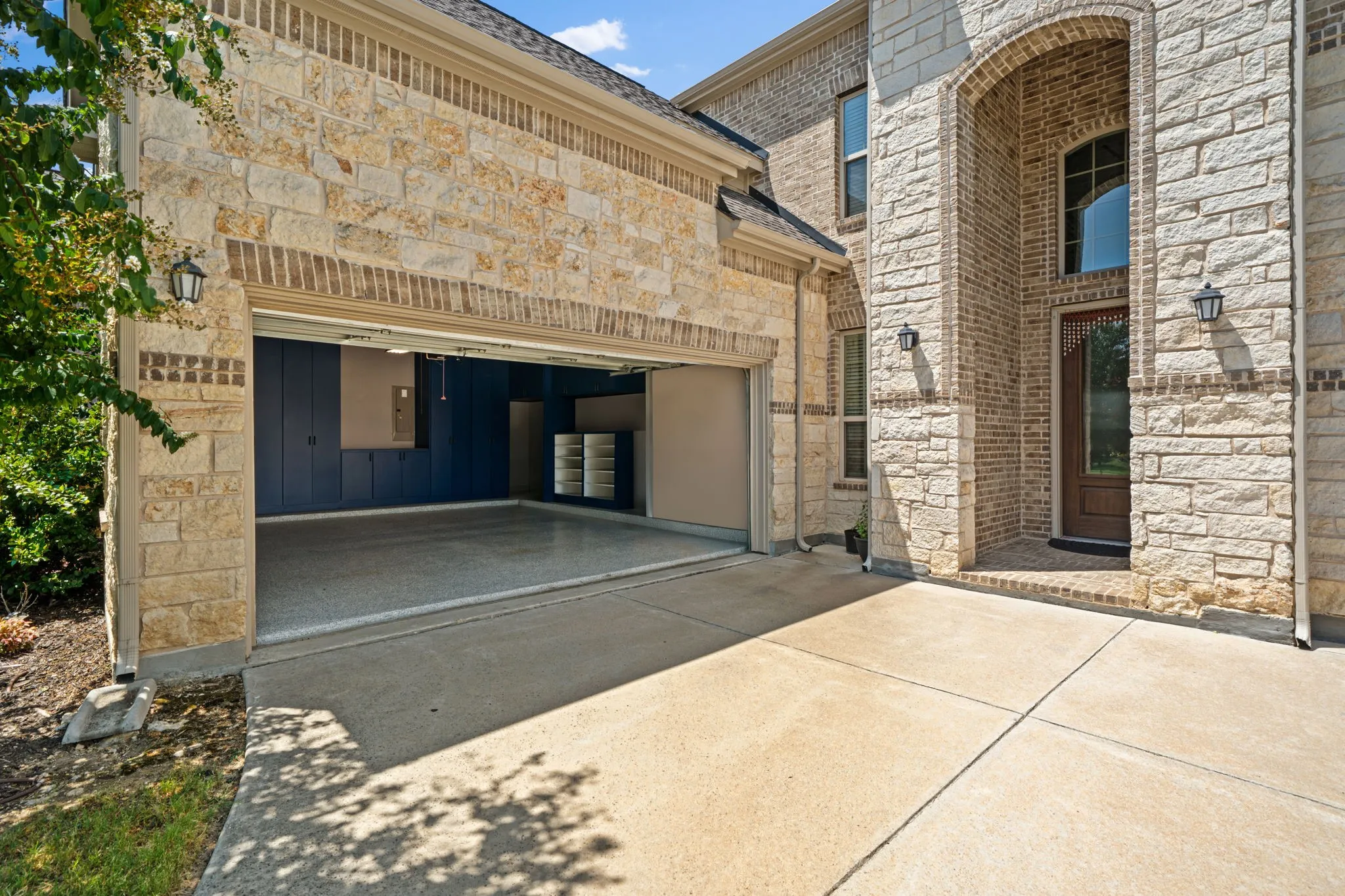 Single Family Residence For Sale in Tarrant County , 1484 Primrose Place, Haslet, Texas 76052, 5 Bedroom, 6 Bathroom, 2 Garage spaces, 3,863 Sqft, built in 2019, mls#21352699, Real Estate Agent in Haslet, Homes For Sale in Tarrant county, Homes For Sale in Haslet, Realtor in Haslet Texas, Real Estate Brokerage Independent Realty Texas, Luminita Cordes Realtor