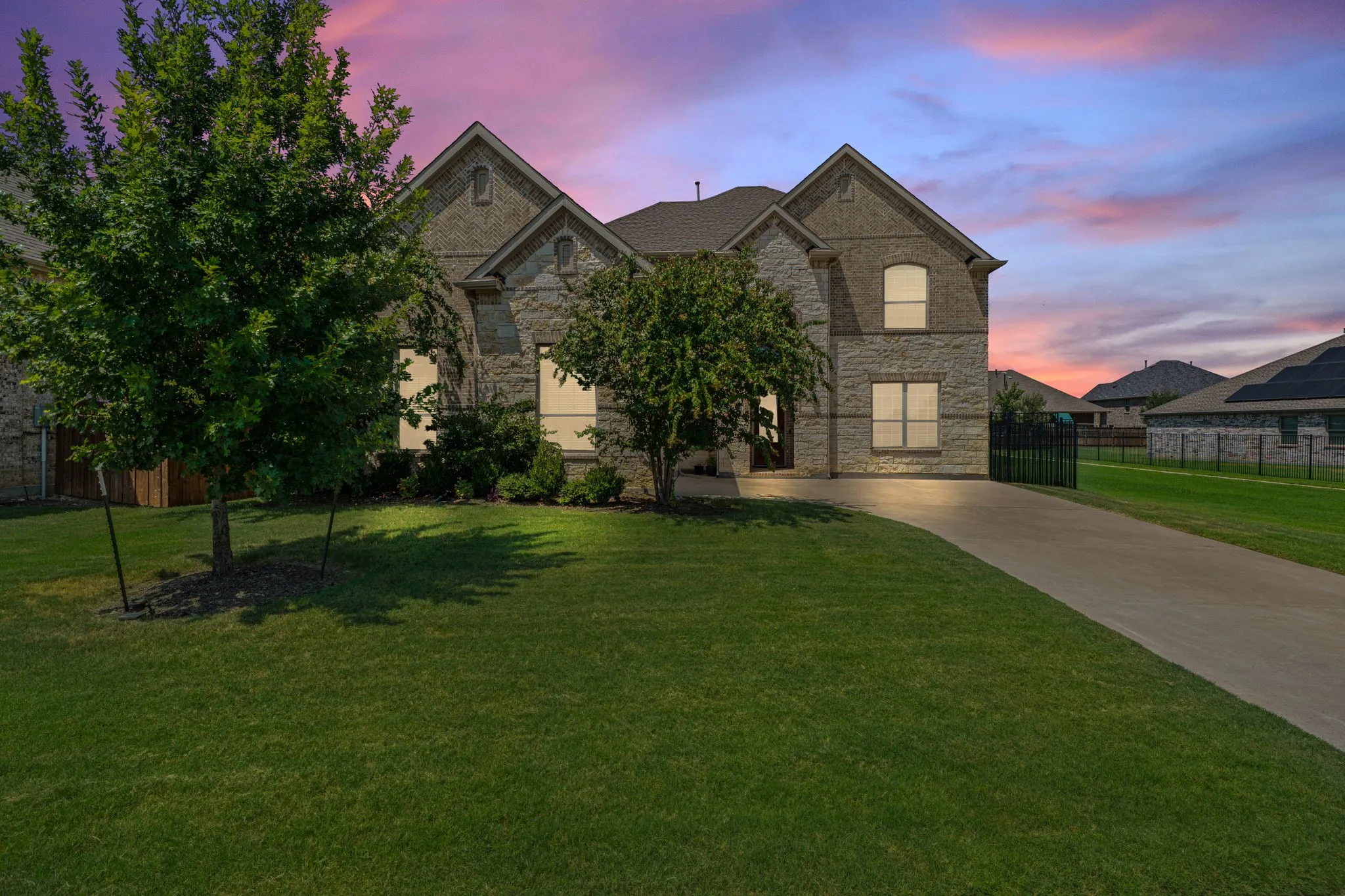 Single Family Residence For Sale in Tarrant County , 1484 Primrose Place, Haslet, Texas 76052, 5 Bedroom, 6 Bathroom, 2 Garage spaces, 3,863 Sqft, built in 2019, mls#21352699, Real Estate Agent in Haslet, Homes For Sale in Tarrant county, Homes For Sale in Haslet, Realtor in Haslet Texas, Real Estate Brokerage Independent Realty Texas, Luminita Cordes Realtor