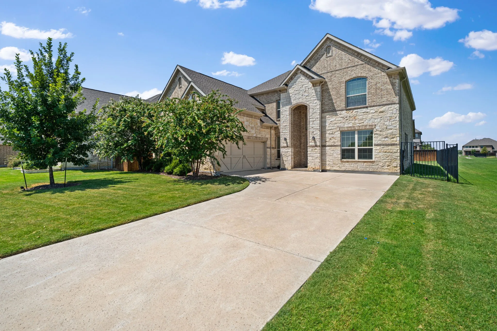 Single Family Residence For Sale in Tarrant County , 1484 Primrose Place, Haslet, Texas 76052, 5 Bedroom, 6 Bathroom, 2 Garage spaces, 3,863 Sqft, built in 2019, mls#21352699, Real Estate Agent in Haslet, Homes For Sale in Tarrant county, Homes For Sale in Haslet, Realtor in Haslet Texas, Real Estate Brokerage Independent Realty Texas, Luminita Cordes Realtor