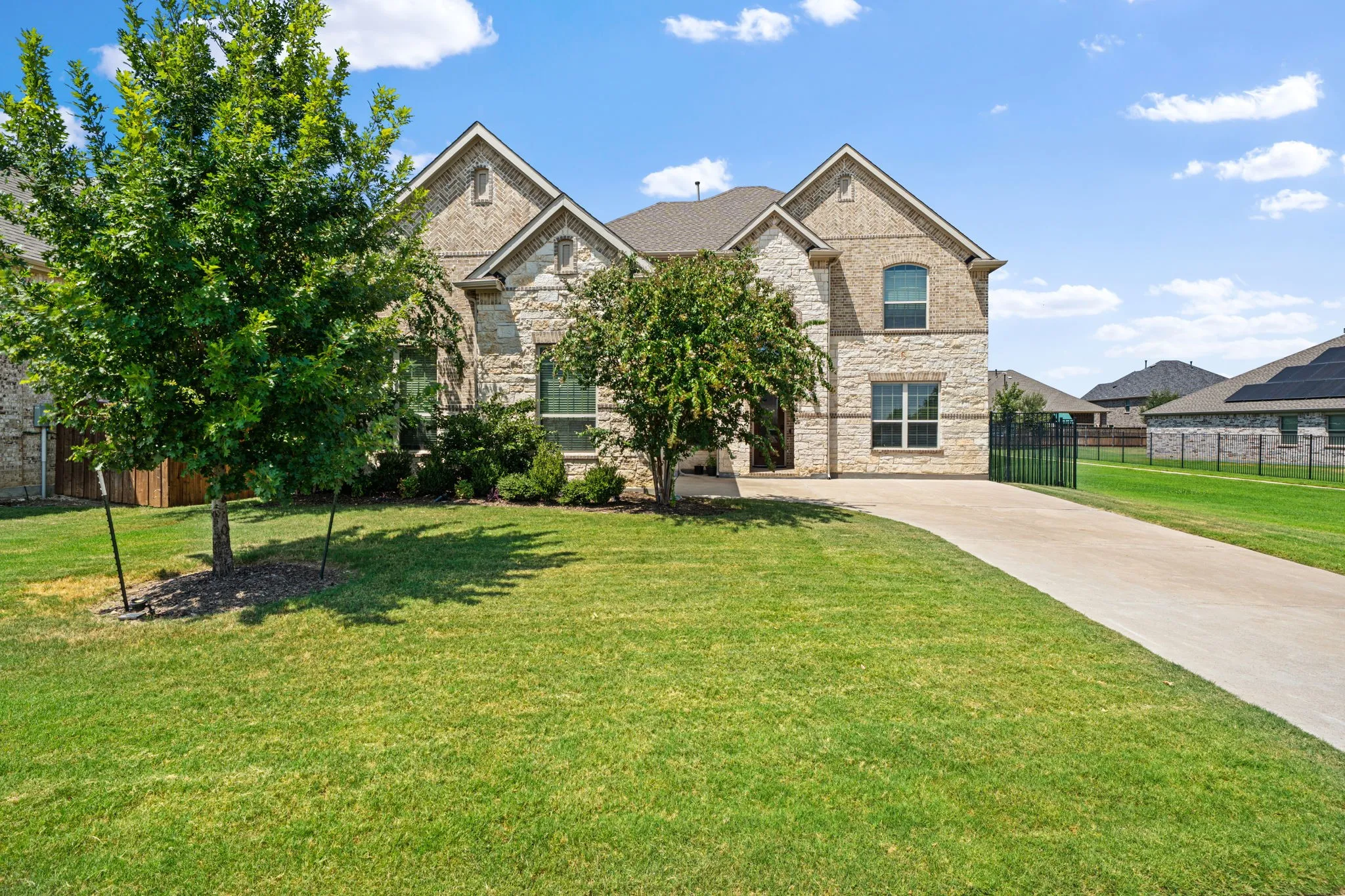 Single Family Residence For Sale in Tarrant County , 1484 Primrose Place, Haslet, Texas 76052, 5 Bedroom, 6 Bathroom, 2 Garage spaces, 3,863 Sqft, built in 2019, mls#21352699, Real Estate Agent in Haslet, Homes For Sale in Tarrant county, Homes For Sale in Haslet, Realtor in Haslet Texas, Real Estate Brokerage Independent Realty Texas, Luminita Cordes Realtor