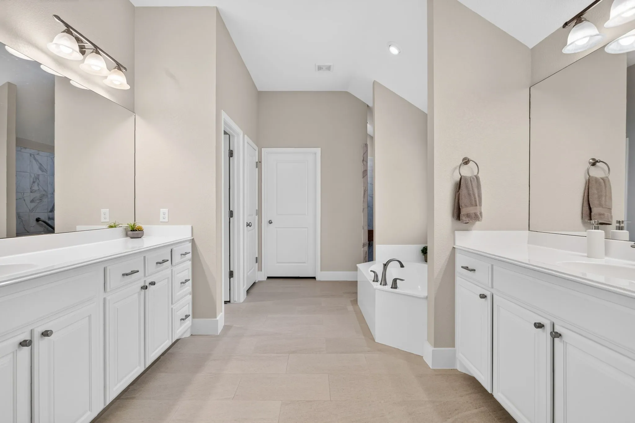 So much space and separate commode room