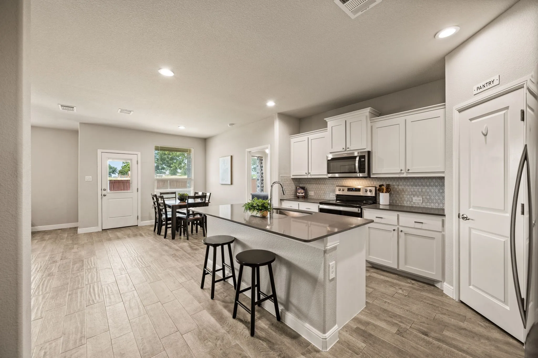 Single Family Residence For Sale in Hood County , 1540 Seabiscuit Drive, Granbury, Texas 76049, 4 Bedroom, 2 Bathroom, 2 Garage spaces, 1,848 Sqft, built in 2020, mls#21350910, Real Estate Agent in Granbury, Homes For Sale in Hood county, Homes For Sale in Granbury, Realtor in Granbury Texas, Real Estate Brokerage Independent Realty Texas, Luminita Cordes Realtor