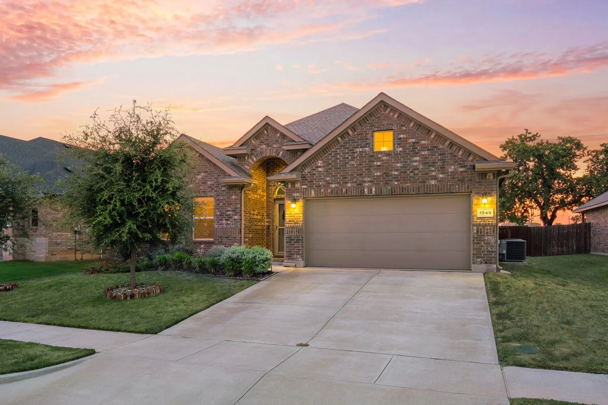 Single Family Residence For Sale in Hood County , 1540 Seabiscuit Drive, Granbury, Texas 76049, 4 Bedroom, 2 Bathroom, 2 Garage spaces, 1,848 Sqft, built in 2020, mls#21350910, Real Estate Agent in Granbury, Homes For Sale in Hood county, Homes For Sale in Granbury, Realtor in Granbury Texas, Real Estate Brokerage Independent Realty Texas, Luminita Cordes Realtor