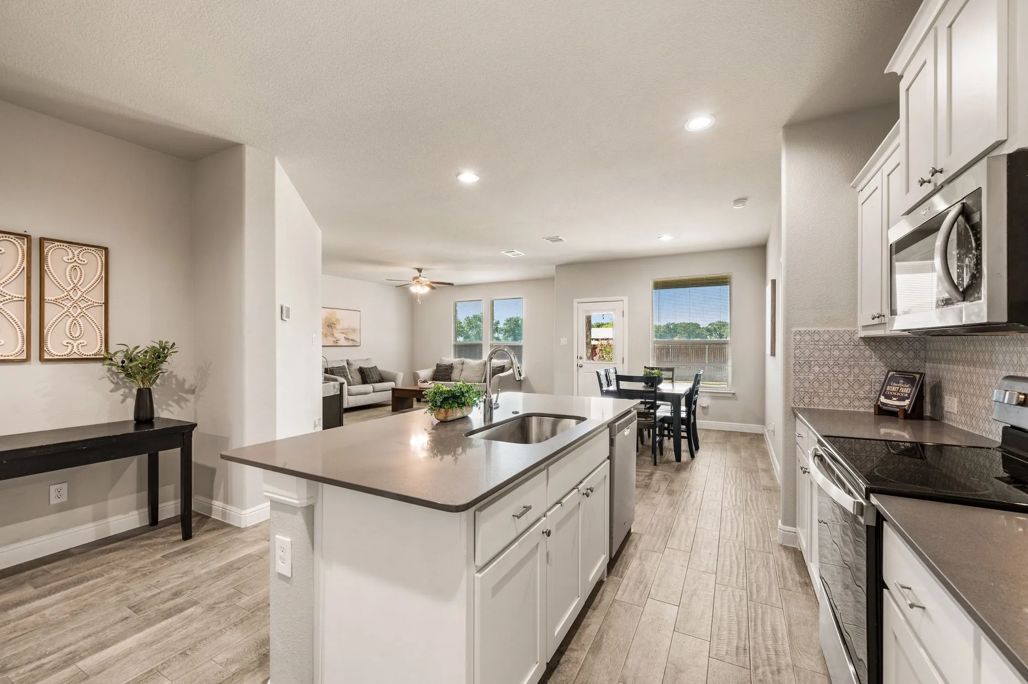 Single Family Residence For Sale in Hood County , 1540 Seabiscuit Drive, Granbury, Texas 76049, 4 Bedroom, 2 Bathroom, 2 Garage spaces, 1,848 Sqft, built in 2020, mls#21350910, Real Estate Agent in Granbury, Homes For Sale in Hood county, Homes For Sale in Granbury, Realtor in Granbury Texas, Real Estate Brokerage Independent Realty Texas, Luminita Cordes Realtor