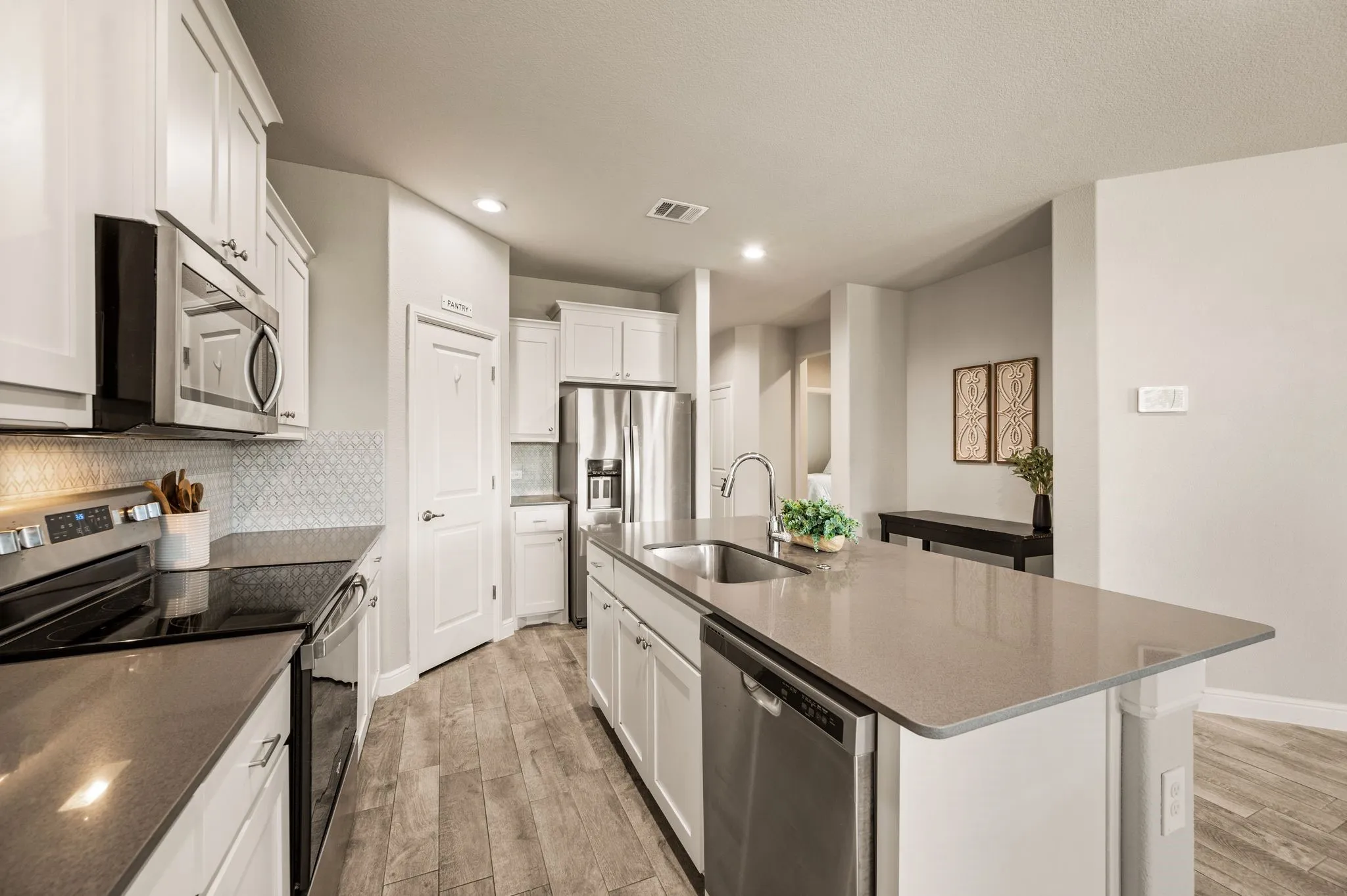 Single Family Residence For Sale in Hood County , 1540 Seabiscuit Drive, Granbury, Texas 76049, 4 Bedroom, 2 Bathroom, 2 Garage spaces, 1,848 Sqft, built in 2020, mls#21350910, Real Estate Agent in Granbury, Homes For Sale in Hood county, Homes For Sale in Granbury, Realtor in Granbury Texas, Real Estate Brokerage Independent Realty Texas, Luminita Cordes Realtor