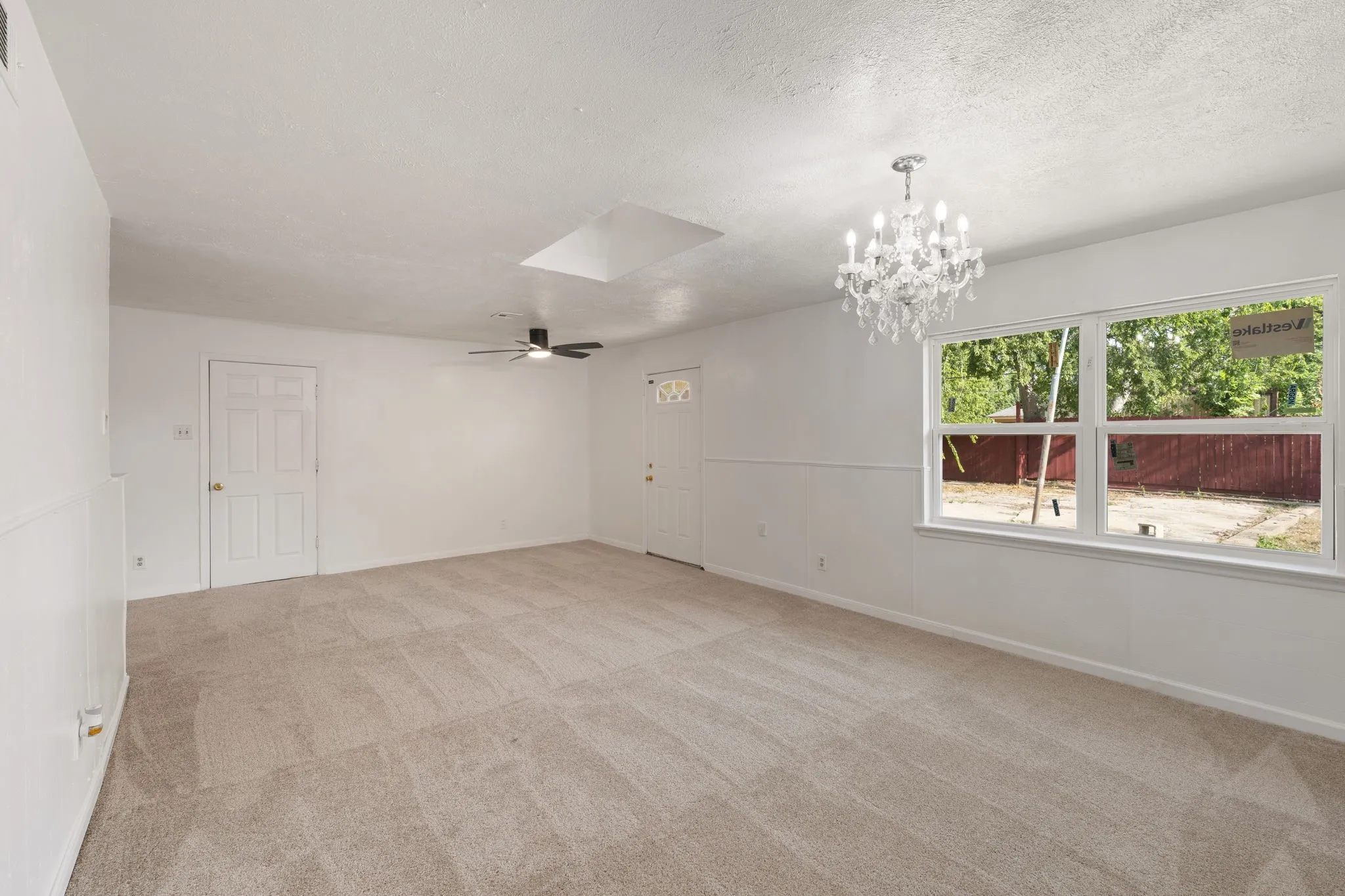 Single Family Residence For Sale in Dallas County , 13545 Flagstone Lane, Dallas, Texas 75240, 4 Bedroom, 2 Bathroom, Garage spaces, 2,100 Sqft, built in 1956, mls#21351806, Real Estate Agent in Dallas, Homes For Sale in Dallas county, Homes For Sale in Dallas, Realtor in Dallas Texas, Real Estate Brokerage Independent Realty Texas, Luminita Cordes Realtor