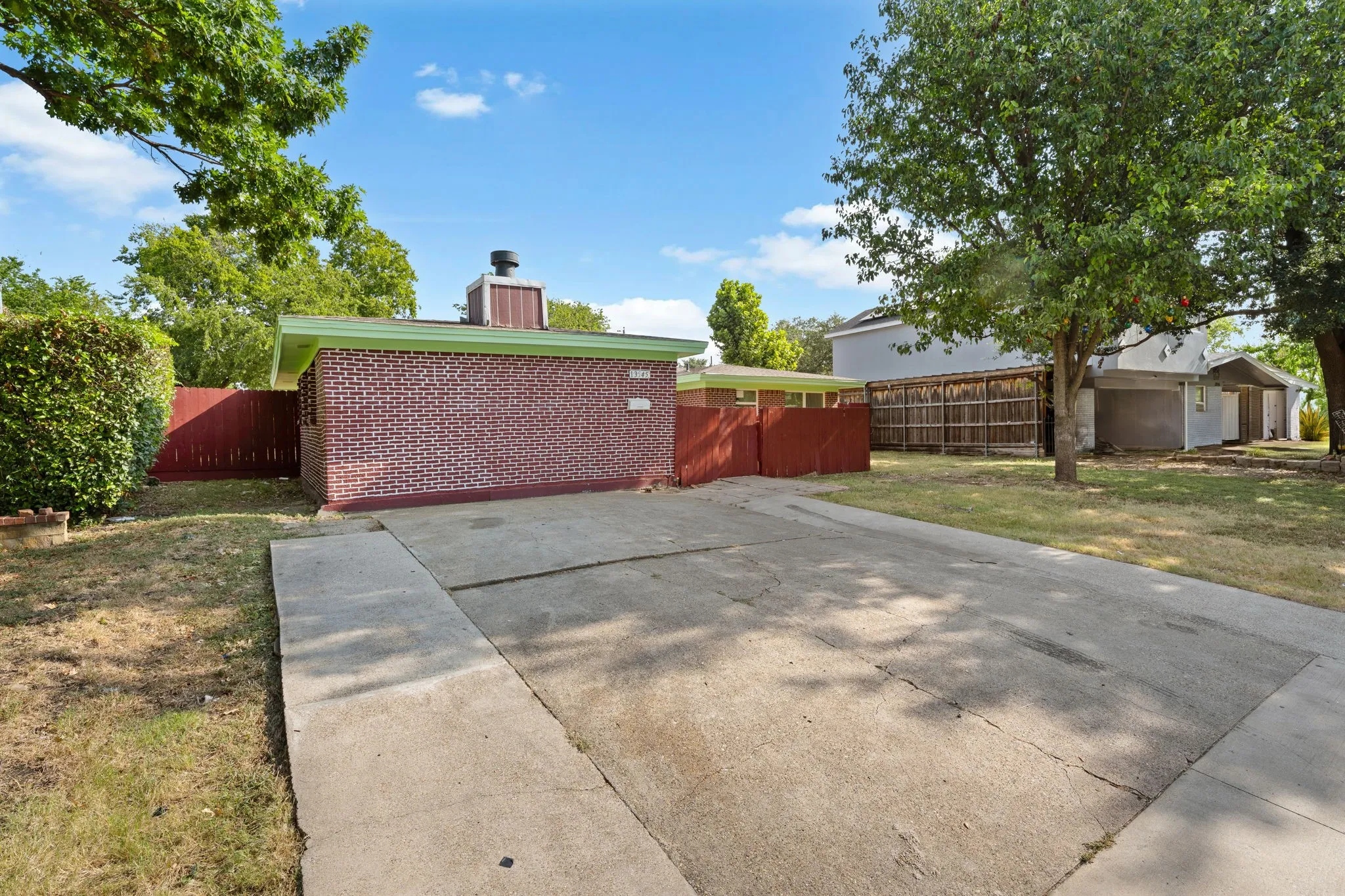 Single Family Residence For Sale in Dallas County , 13545 Flagstone Lane, Dallas, Texas 75240, 4 Bedroom, 2 Bathroom, Garage spaces, 2,100 Sqft, built in 1956, mls#21351806, Real Estate Agent in Dallas, Homes For Sale in Dallas county, Homes For Sale in Dallas, Realtor in Dallas Texas, Real Estate Brokerage Independent Realty Texas, Luminita Cordes Realtor