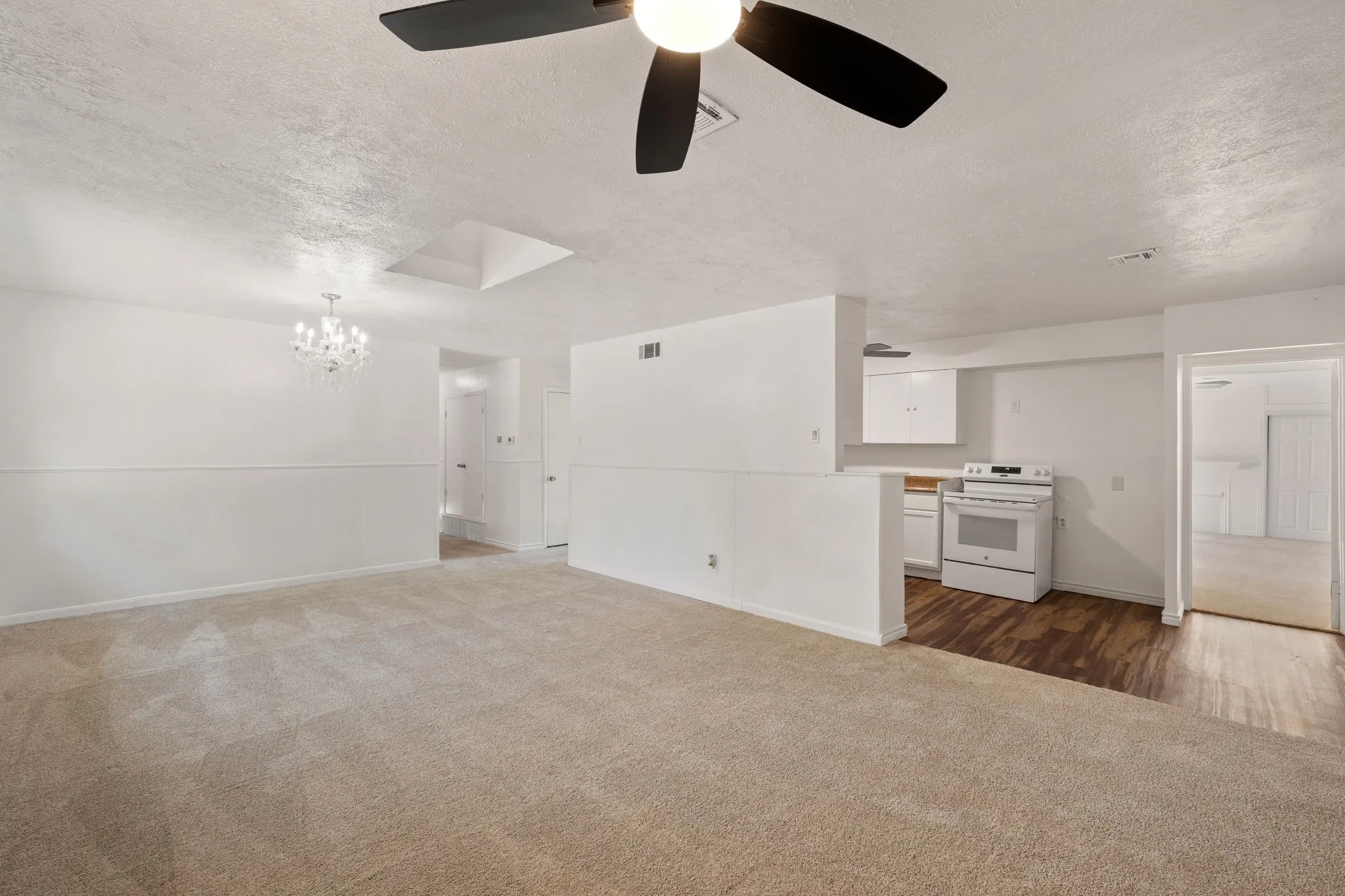 Single Family Residence For Sale in Dallas County , 13545 Flagstone Lane, Dallas, Texas 75240, 4 Bedroom, 2 Bathroom, Garage spaces, 2,100 Sqft, built in 1956, mls#21351806, Real Estate Agent in Dallas, Homes For Sale in Dallas county, Homes For Sale in Dallas, Realtor in Dallas Texas, Real Estate Brokerage Independent Realty Texas, Luminita Cordes Realtor