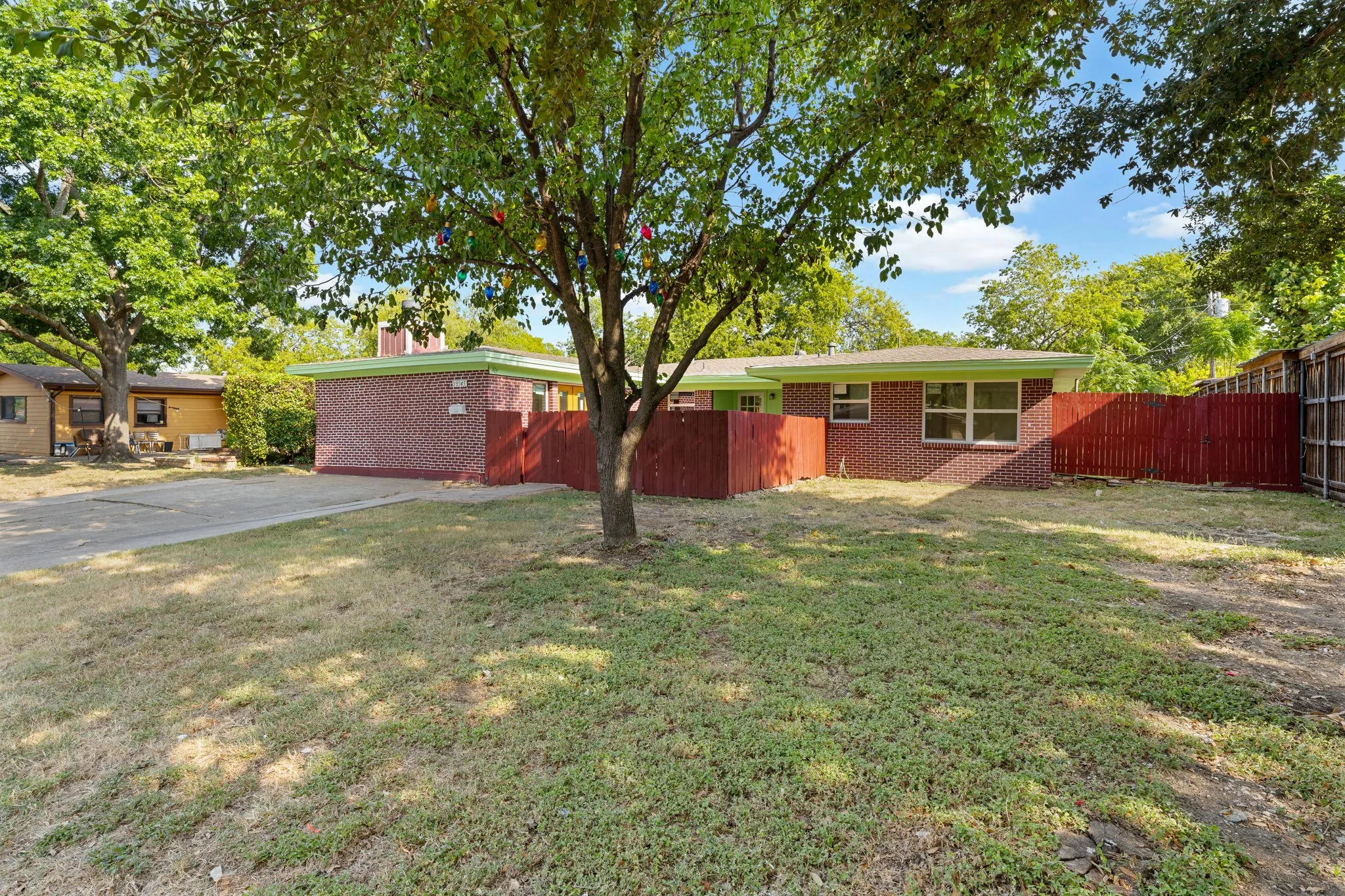 Single Family Residence For Sale in Dallas County , 13545 Flagstone Lane, Dallas, Texas 75240, 4 Bedroom, 2 Bathroom, Garage spaces, 2,100 Sqft, built in 1956, mls#21351806, Real Estate Agent in Dallas, Homes For Sale in Dallas county, Homes For Sale in Dallas, Realtor in Dallas Texas, Real Estate Brokerage Independent Realty Texas, Luminita Cordes Realtor