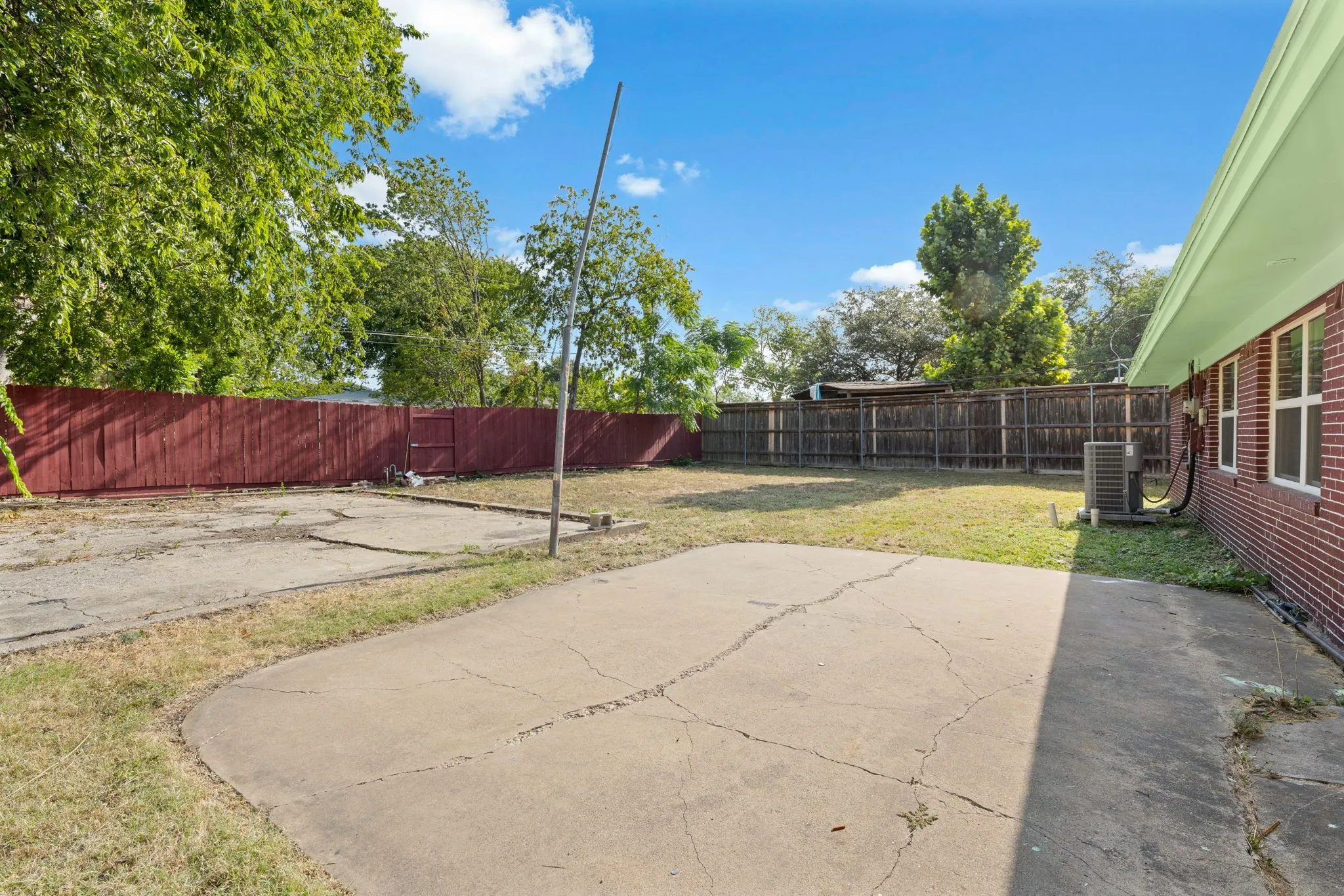 Single Family Residence For Sale in Dallas County , 13545 Flagstone Lane, Dallas, Texas 75240, 4 Bedroom, 2 Bathroom, Garage spaces, 2,100 Sqft, built in 1956, mls#21351806, Real Estate Agent in Dallas, Homes For Sale in Dallas county, Homes For Sale in Dallas, Realtor in Dallas Texas, Real Estate Brokerage Independent Realty Texas, Luminita Cordes Realtor