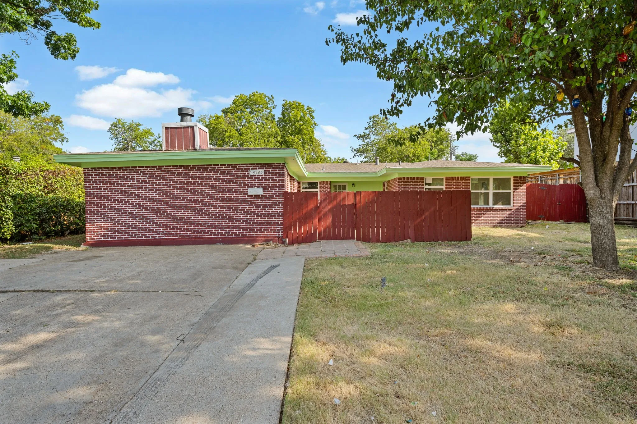 Single Family Residence For Sale in Dallas County , 13545 Flagstone Lane, Dallas, Texas 75240, 4 Bedroom, 2 Bathroom, Garage spaces, 2,100 Sqft, built in 1956, mls#21351806, Real Estate Agent in Dallas, Homes For Sale in Dallas county, Homes For Sale in Dallas, Realtor in Dallas Texas, Real Estate Brokerage Independent Realty Texas, Luminita Cordes Realtor