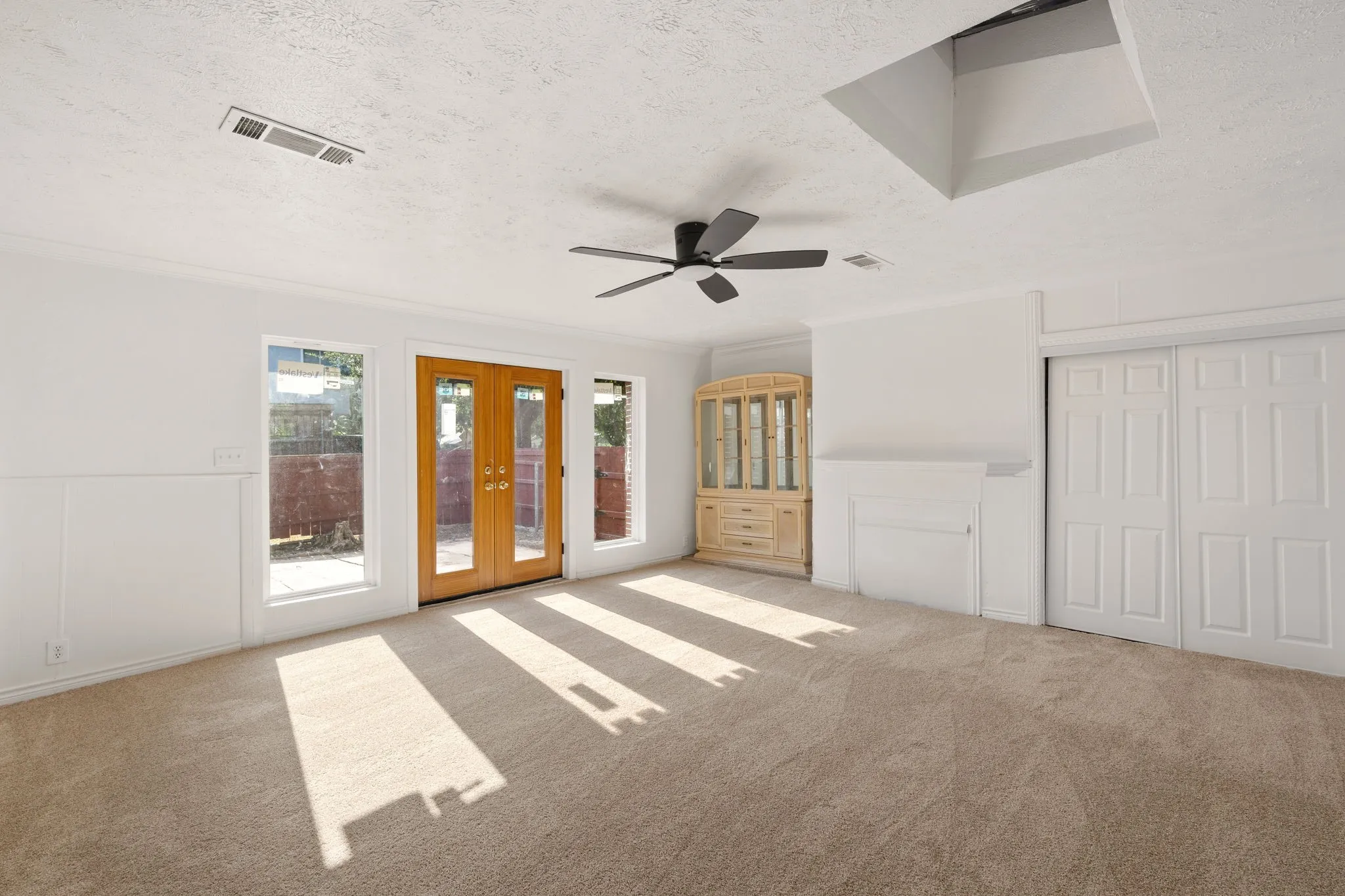 Single Family Residence For Sale in Dallas County , 13545 Flagstone Lane, Dallas, Texas 75240, 4 Bedroom, 2 Bathroom, Garage spaces, 2,100 Sqft, built in 1956, mls#21351806, Real Estate Agent in Dallas, Homes For Sale in Dallas county, Homes For Sale in Dallas, Realtor in Dallas Texas, Real Estate Brokerage Independent Realty Texas, Luminita Cordes Realtor