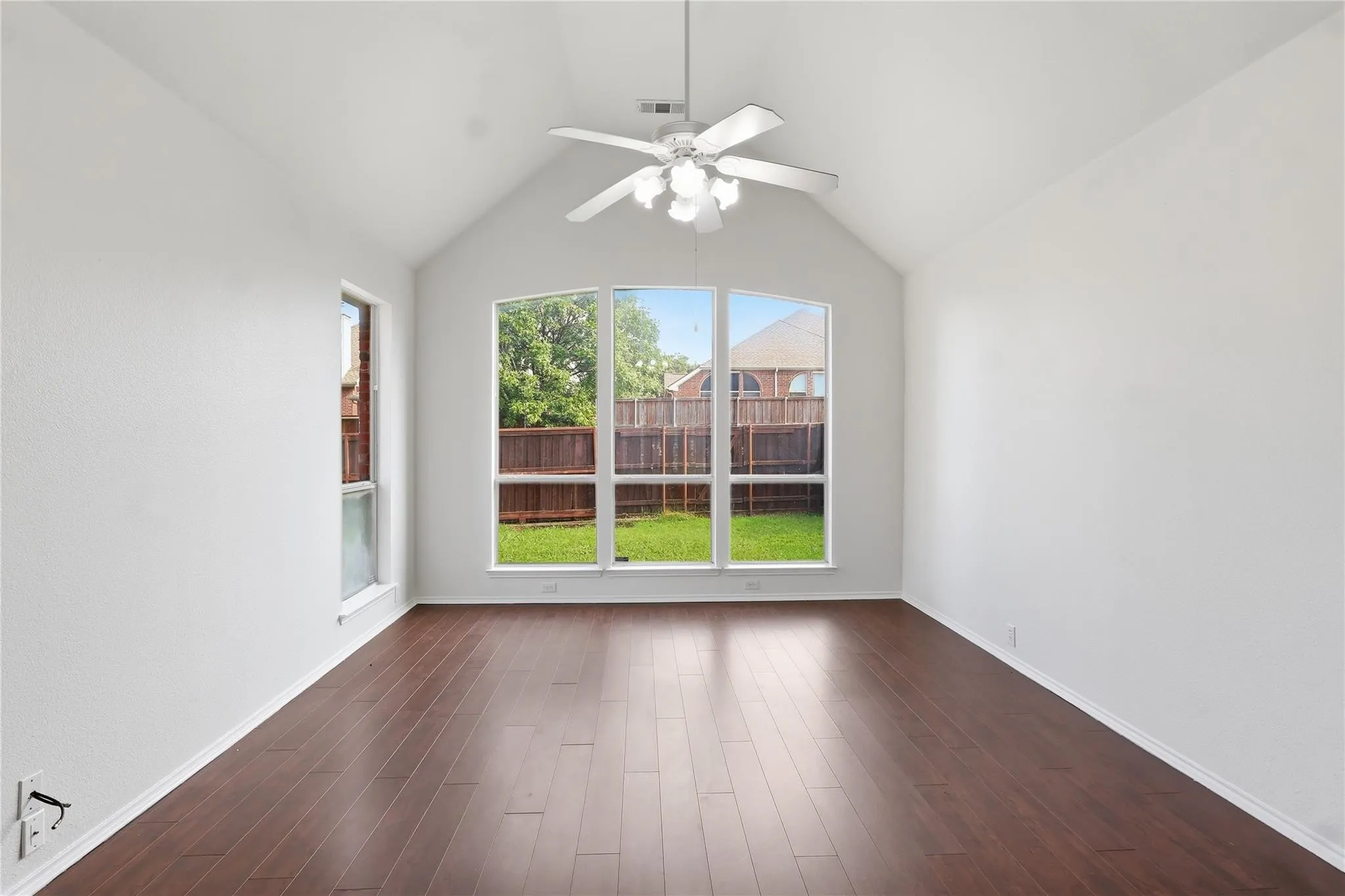Single Family Residence For Sale in Collin County , 2809 Tallahassee, Plano, Texas 75074, 4 Bedroom, 4 Bathroom, 2 Garage spaces, 3,331 Sqft, built in 2000, mls#21352273, Real Estate Agent in Plano, Homes For Sale in Collin county, Homes For Sale in Plano, Realtor in Plano Texas, Real Estate Brokerage Independent Realty Texas, Luminita Cordes Realtor