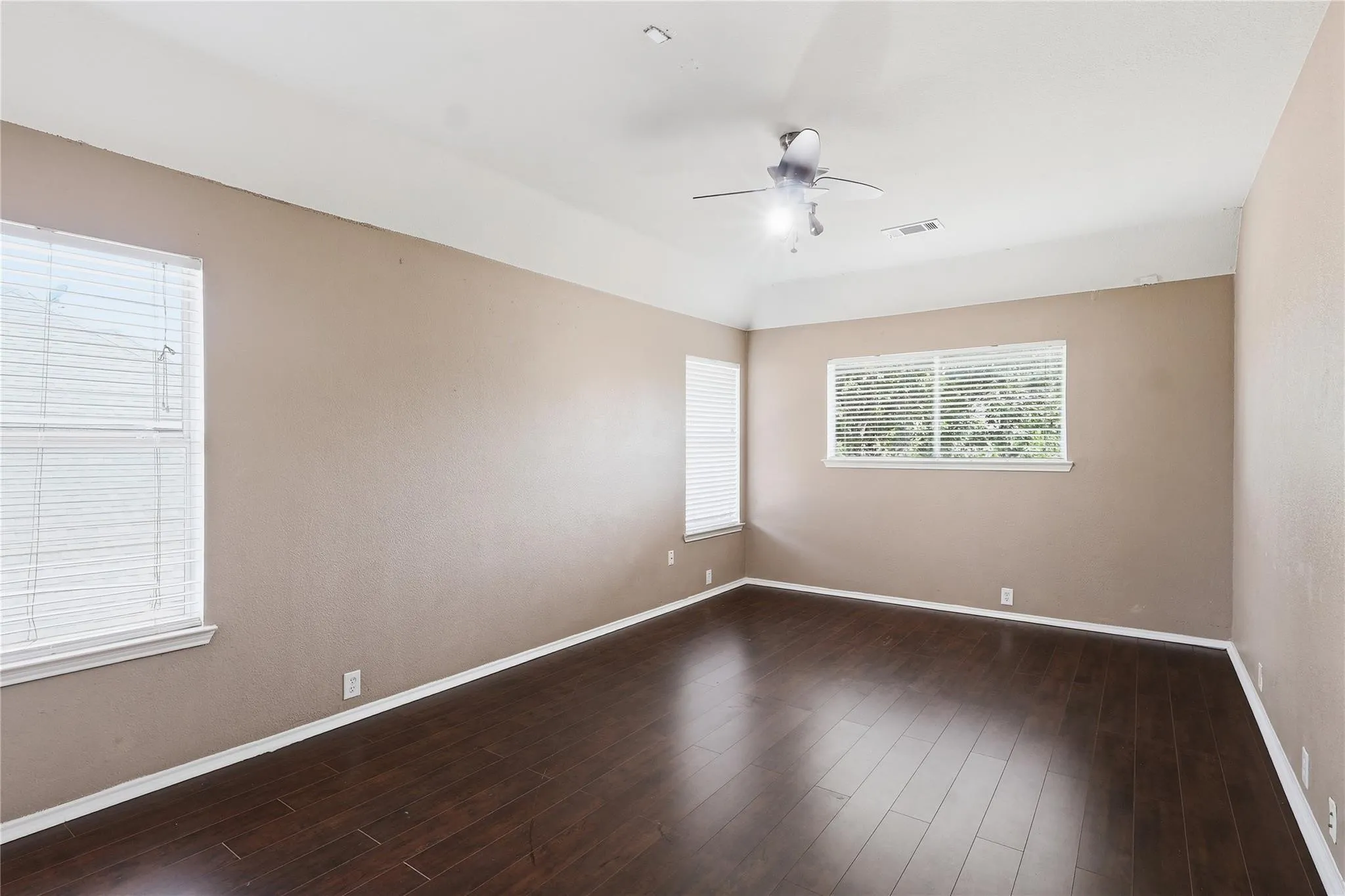 Single Family Residence For Sale in Collin County , 2809 Tallahassee, Plano, Texas 75074, 4 Bedroom, 4 Bathroom, 2 Garage spaces, 3,331 Sqft, built in 2000, mls#21352273, Real Estate Agent in Plano, Homes For Sale in Collin county, Homes For Sale in Plano, Realtor in Plano Texas, Real Estate Brokerage Independent Realty Texas, Luminita Cordes Realtor