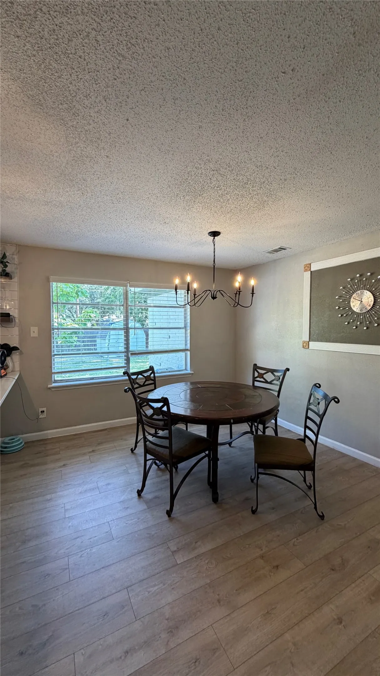 Single Family Residence For Sale in Dallas County , 1001 E Linda Drive, Garland, Texas 75041, 3 Bedroom, 2 Bathroom, Garage spaces, 1,372 Sqft, built in 1964, mls#21351539, Real Estate Agent in Garland, Homes For Sale in Dallas county, Homes For Sale in Garland, Realtor in Garland Texas, Real Estate Brokerage Independent Realty Texas, Luminita Cordes Realtor