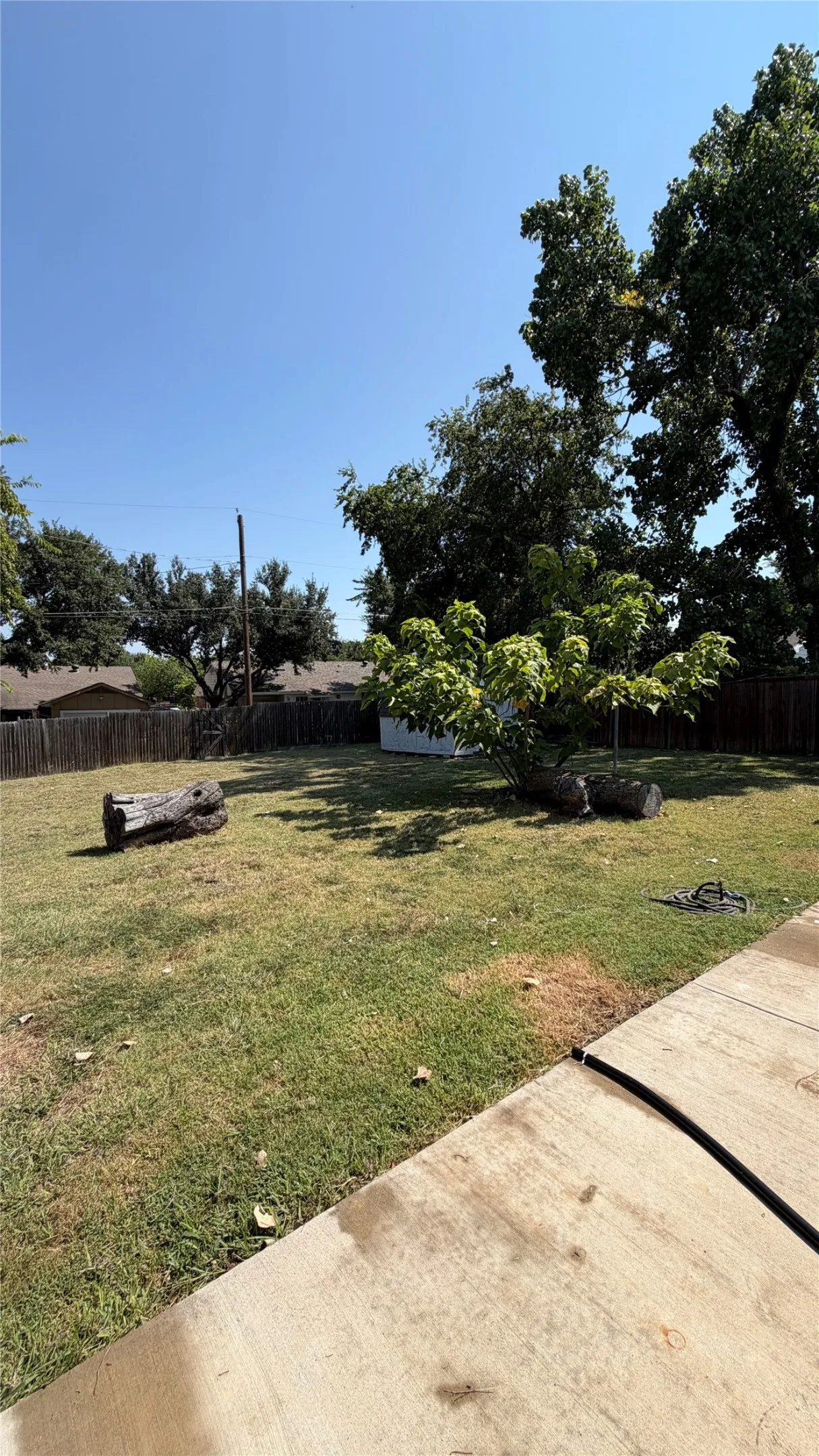 Single Family Residence For Sale in Dallas County , 1001 E Linda Drive, Garland, Texas 75041, 3 Bedroom, 2 Bathroom, Garage spaces, 1,372 Sqft, built in 1964, mls#21351539, Real Estate Agent in Garland, Homes For Sale in Dallas county, Homes For Sale in Garland, Realtor in Garland Texas, Real Estate Brokerage Independent Realty Texas, Luminita Cordes Realtor