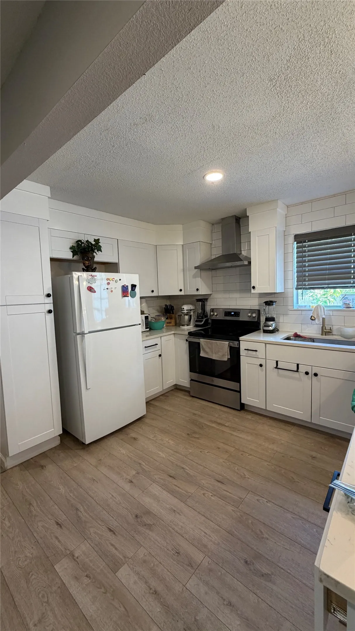 Single Family Residence For Sale in Dallas County , 1001 E Linda Drive, Garland, Texas 75041, 3 Bedroom, 2 Bathroom, Garage spaces, 1,372 Sqft, built in 1964, mls#21351539, Real Estate Agent in Garland, Homes For Sale in Dallas county, Homes For Sale in Garland, Realtor in Garland Texas, Real Estate Brokerage Independent Realty Texas, Luminita Cordes Realtor