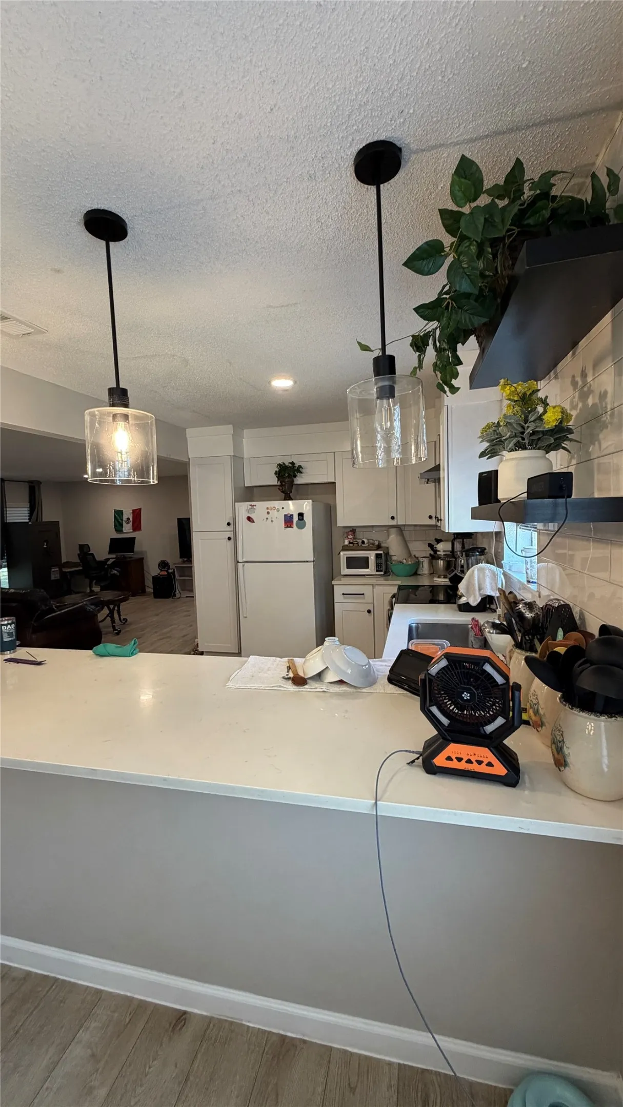 Single Family Residence For Sale in Dallas County , 1001 E Linda Drive, Garland, Texas 75041, 3 Bedroom, 2 Bathroom, Garage spaces, 1,372 Sqft, built in 1964, mls#21351539, Real Estate Agent in Garland, Homes For Sale in Dallas county, Homes For Sale in Garland, Realtor in Garland Texas, Real Estate Brokerage Independent Realty Texas, Luminita Cordes Realtor