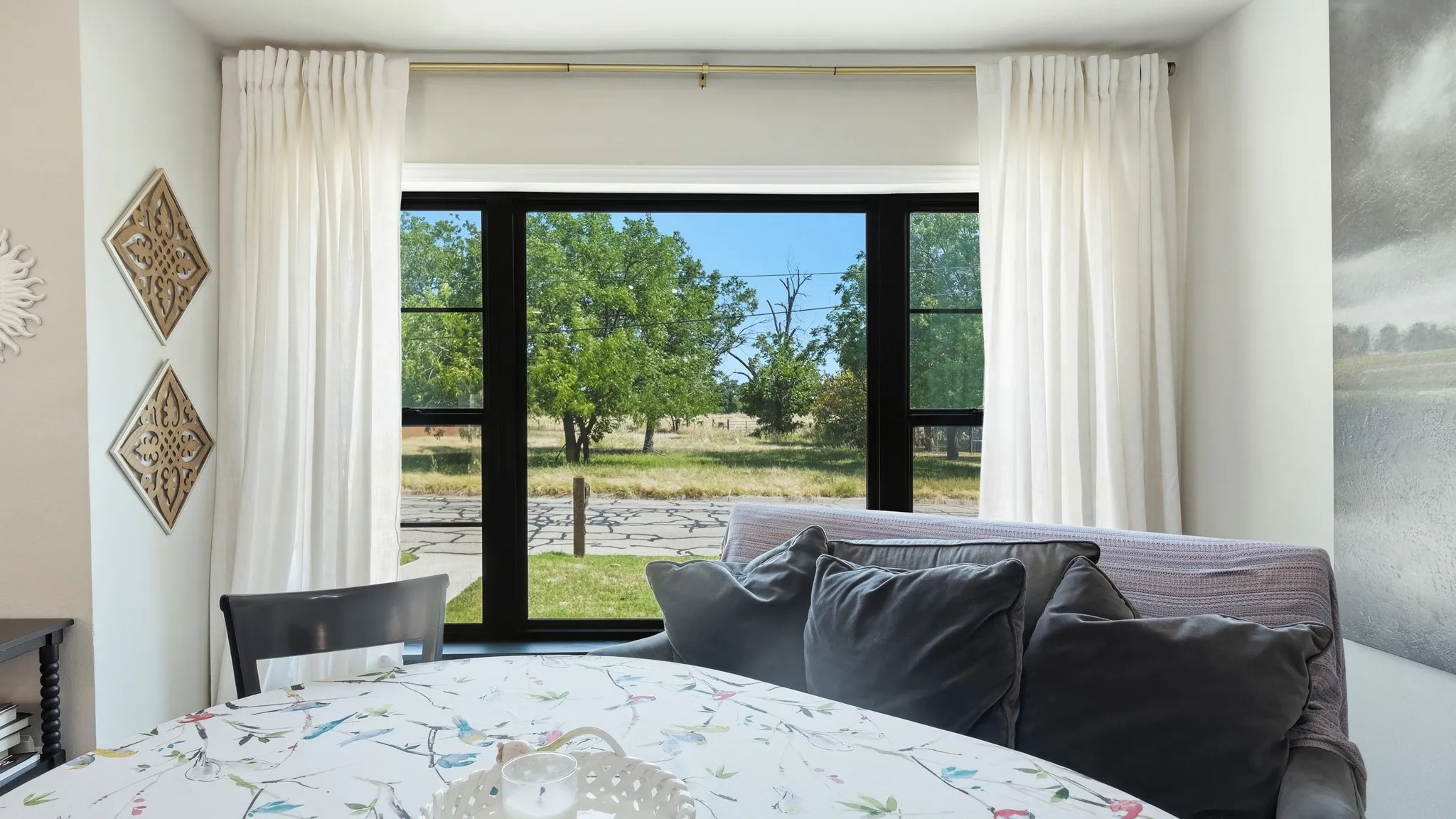 Single Family Residence For Sale in Hood County , 915 W Bridge Street, Granbury, Texas 76048, 3 Bedroom, 2 Bathroom, Garage spaces, 1,362 Sqft, built in 1966, mls#21352400, Real Estate Agent in Granbury, Homes For Sale in Hood county, Homes For Sale in Granbury, Realtor in Granbury Texas, Real Estate Brokerage Independent Realty Texas, Luminita Cordes Realtor