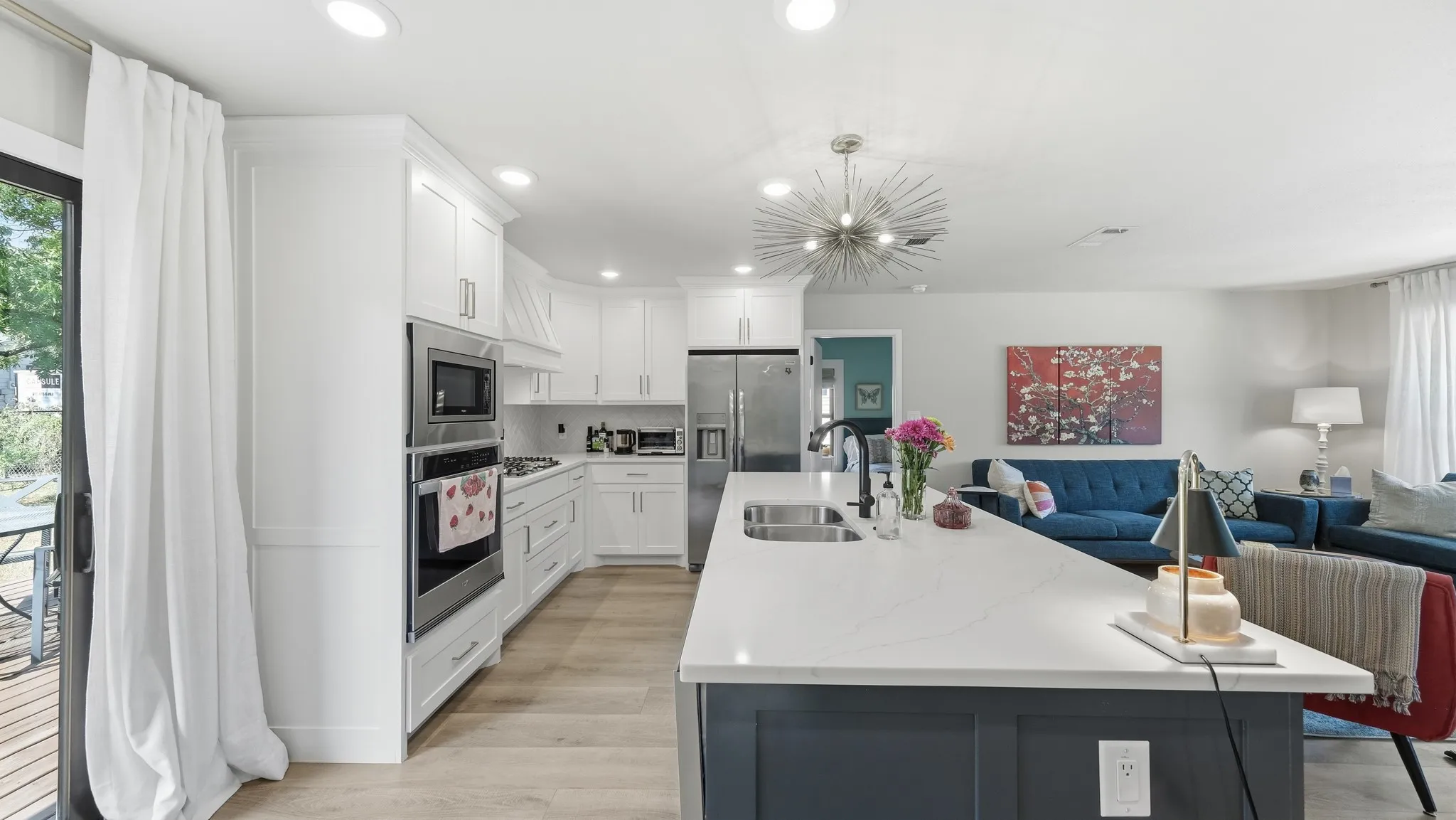 Single Family Residence For Sale in Hood County , 915 W Bridge Street, Granbury, Texas 76048, 3 Bedroom, 2 Bathroom, Garage spaces, 1,362 Sqft, built in 1966, mls#21352400, Real Estate Agent in Granbury, Homes For Sale in Hood county, Homes For Sale in Granbury, Realtor in Granbury Texas, Real Estate Brokerage Independent Realty Texas, Luminita Cordes Realtor