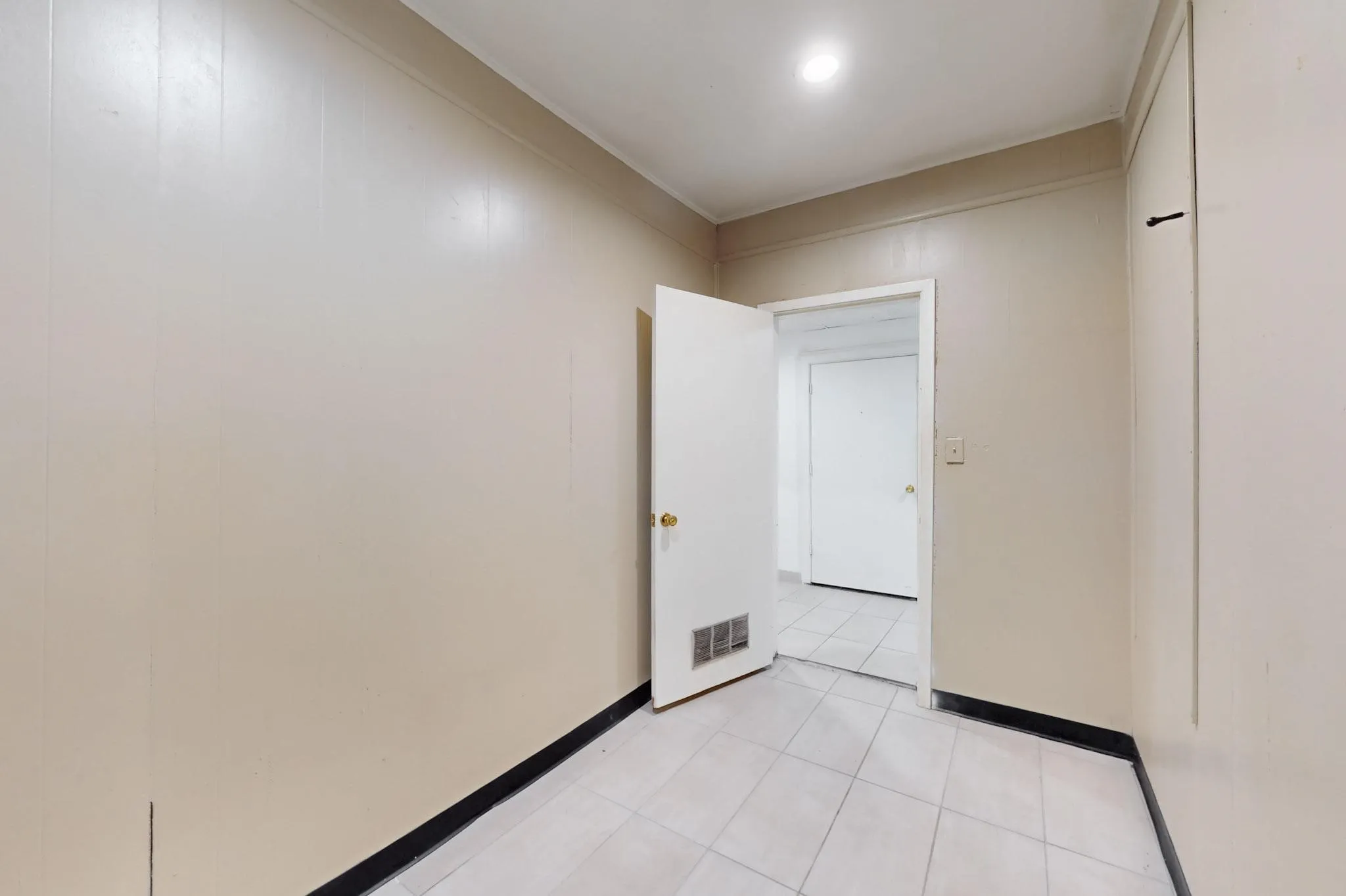 Retail For Sale in Dallas County , 630 Dalworth Street, Grand Prairie, Texas 75050, 0, 0, Garage spaces, 0 Sqft, built in 1952, Price $429,000, mls#21352735, Real Estate Agent in Grand Prairie, Homes For Sale in Dallas county, Homes For Sale in Grand Prairie, Realtor in Grand Prairie Texas, Real Estate Brokerage Independent Realty Texas, Luminita Cordes Realtor