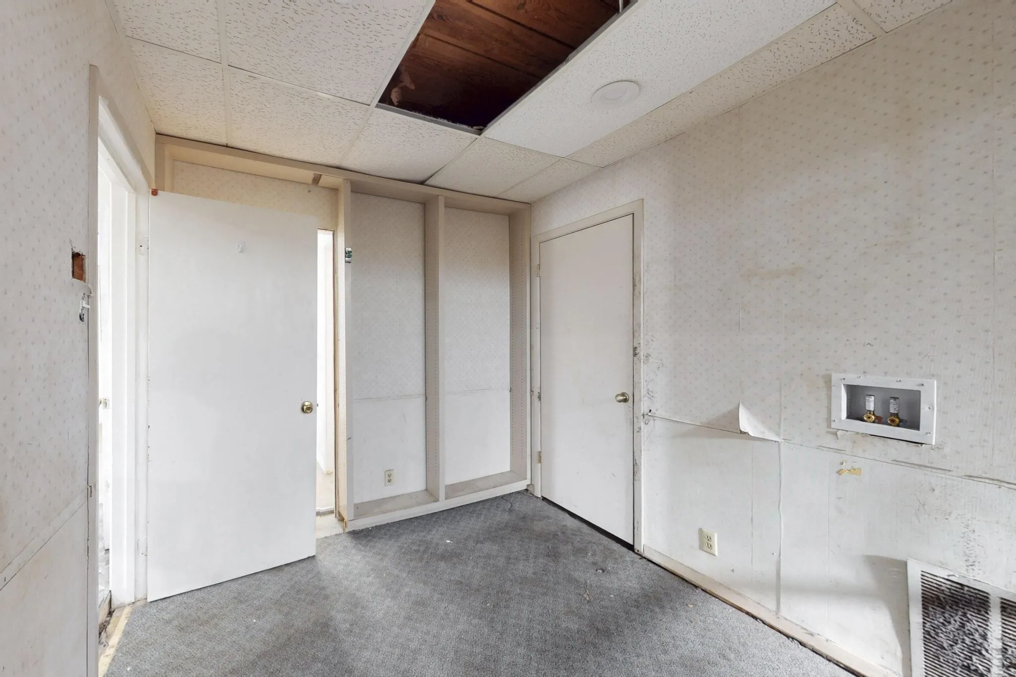 Retail For Sale in Dallas County , 630 Dalworth Street, Grand Prairie, Texas 75050, 0, 0, Garage spaces, 0 Sqft, built in 1952, Price $429,000, mls#21352735, Real Estate Agent in Grand Prairie, Homes For Sale in Dallas county, Homes For Sale in Grand Prairie, Realtor in Grand Prairie Texas, Real Estate Brokerage Independent Realty Texas, Luminita Cordes Realtor