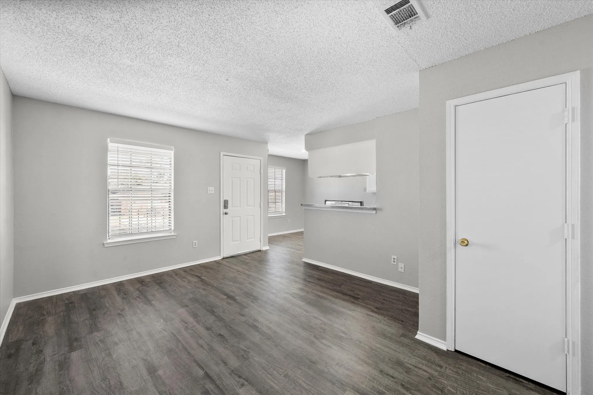Quadruplex For Rent in Tarrant County , 606 Kings Way Drive C, Mansfield, Texas 76063, 2 Bedroom, 1 Bathroom, Garage spaces, 813 Sqft, built in 1985, mls#21352736, Real Estate Agent in Mansfield, Homes For Rent in Tarrant county, Homes For Rent in Mansfield, Realtor in Mansfield Texas, Real Estate Brokerage Independent Realty Texas, Luminita Cordes Realtor