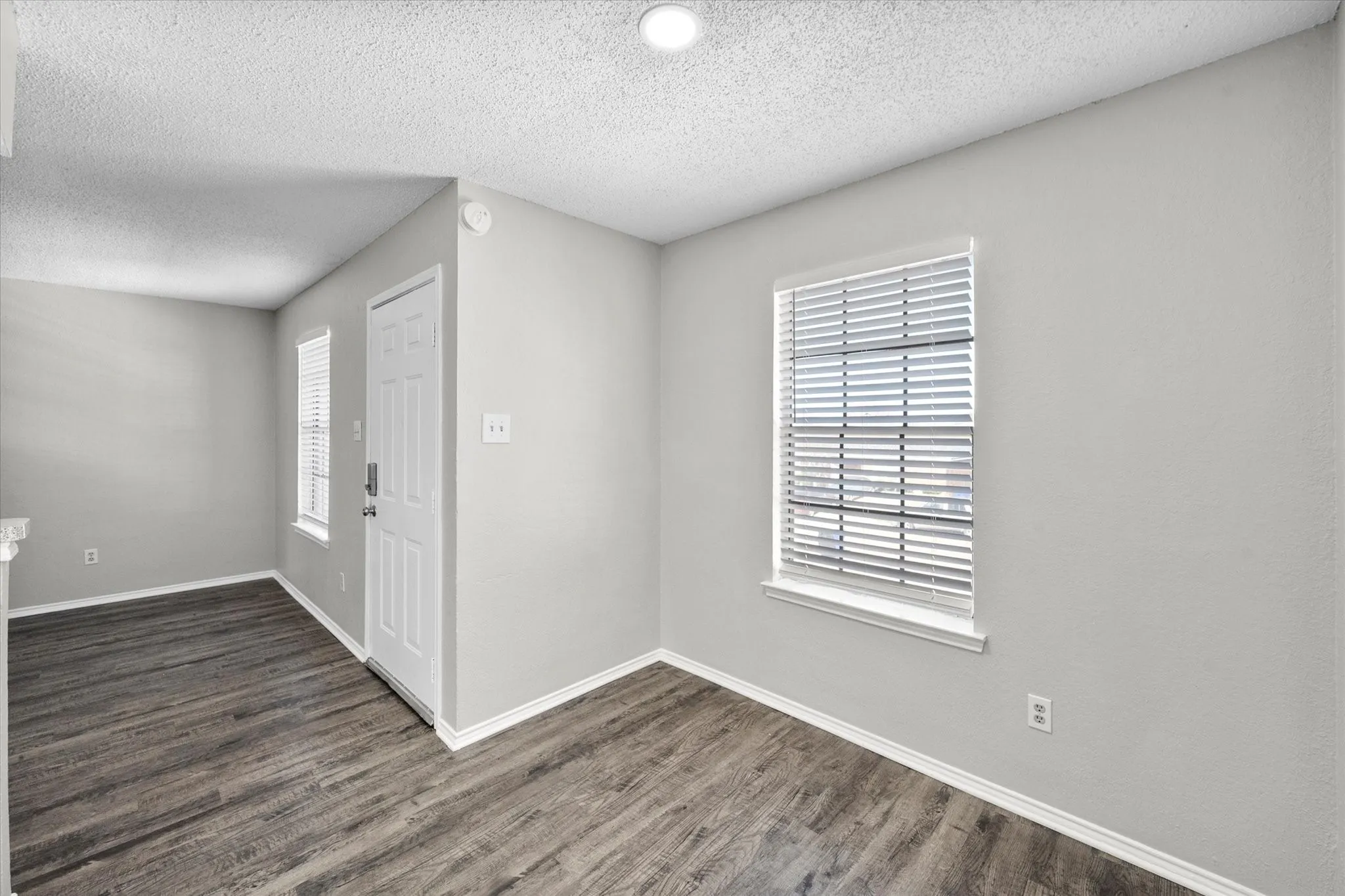 Quadruplex For Rent in Tarrant County , 606 Kings Way Drive C, Mansfield, Texas 76063, 2 Bedroom, 1 Bathroom, Garage spaces, 813 Sqft, built in 1985, mls#21352736, Real Estate Agent in Mansfield, Homes For Rent in Tarrant county, Homes For Rent in Mansfield, Realtor in Mansfield Texas, Real Estate Brokerage Independent Realty Texas, Luminita Cordes Realtor