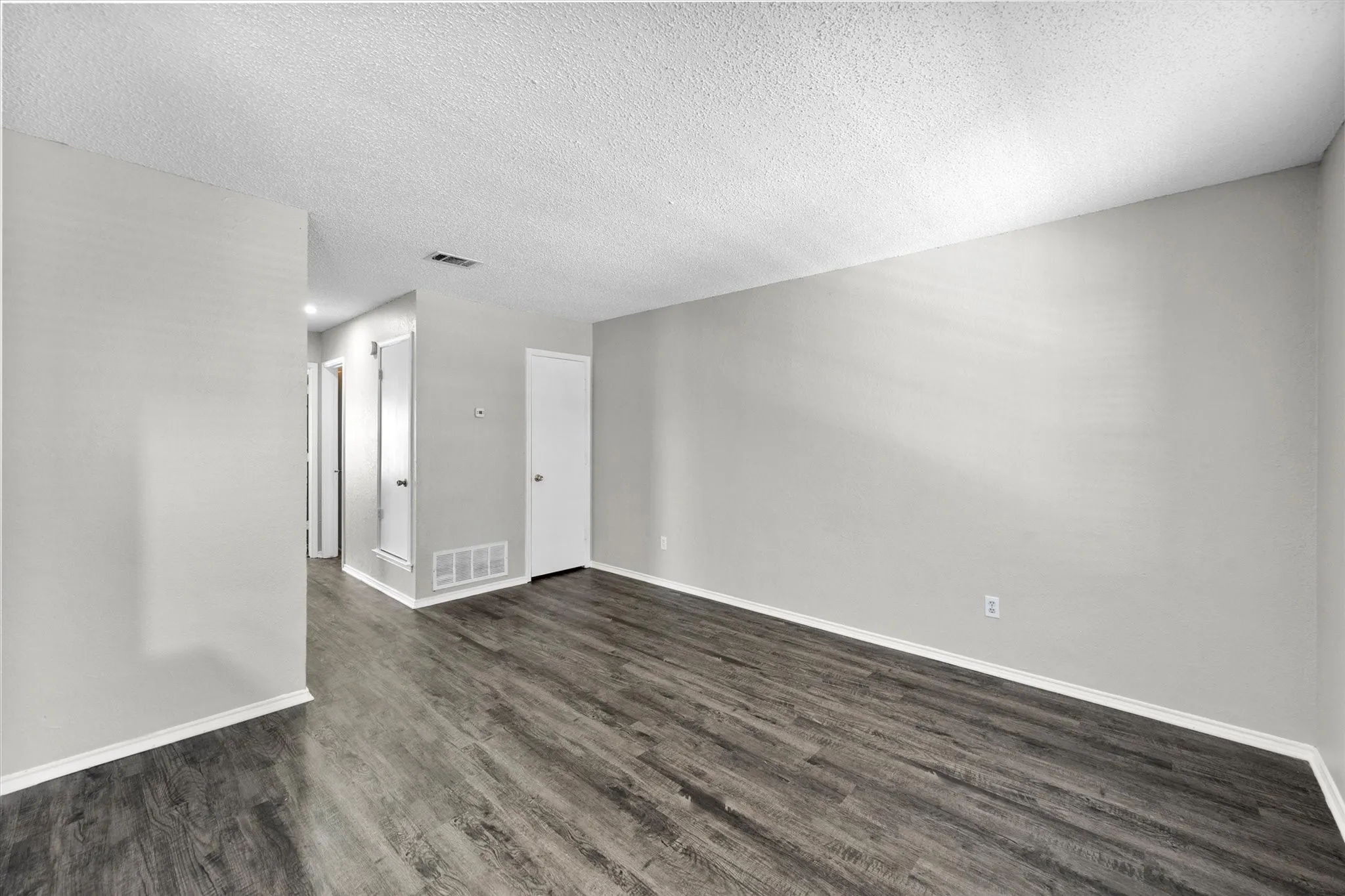 Quadruplex For Rent in Tarrant County , 606 Kings Way Drive C, Mansfield, Texas 76063, 2 Bedroom, 1 Bathroom, Garage spaces, 813 Sqft, built in 1985, mls#21352736, Real Estate Agent in Mansfield, Homes For Rent in Tarrant county, Homes For Rent in Mansfield, Realtor in Mansfield Texas, Real Estate Brokerage Independent Realty Texas, Luminita Cordes Realtor