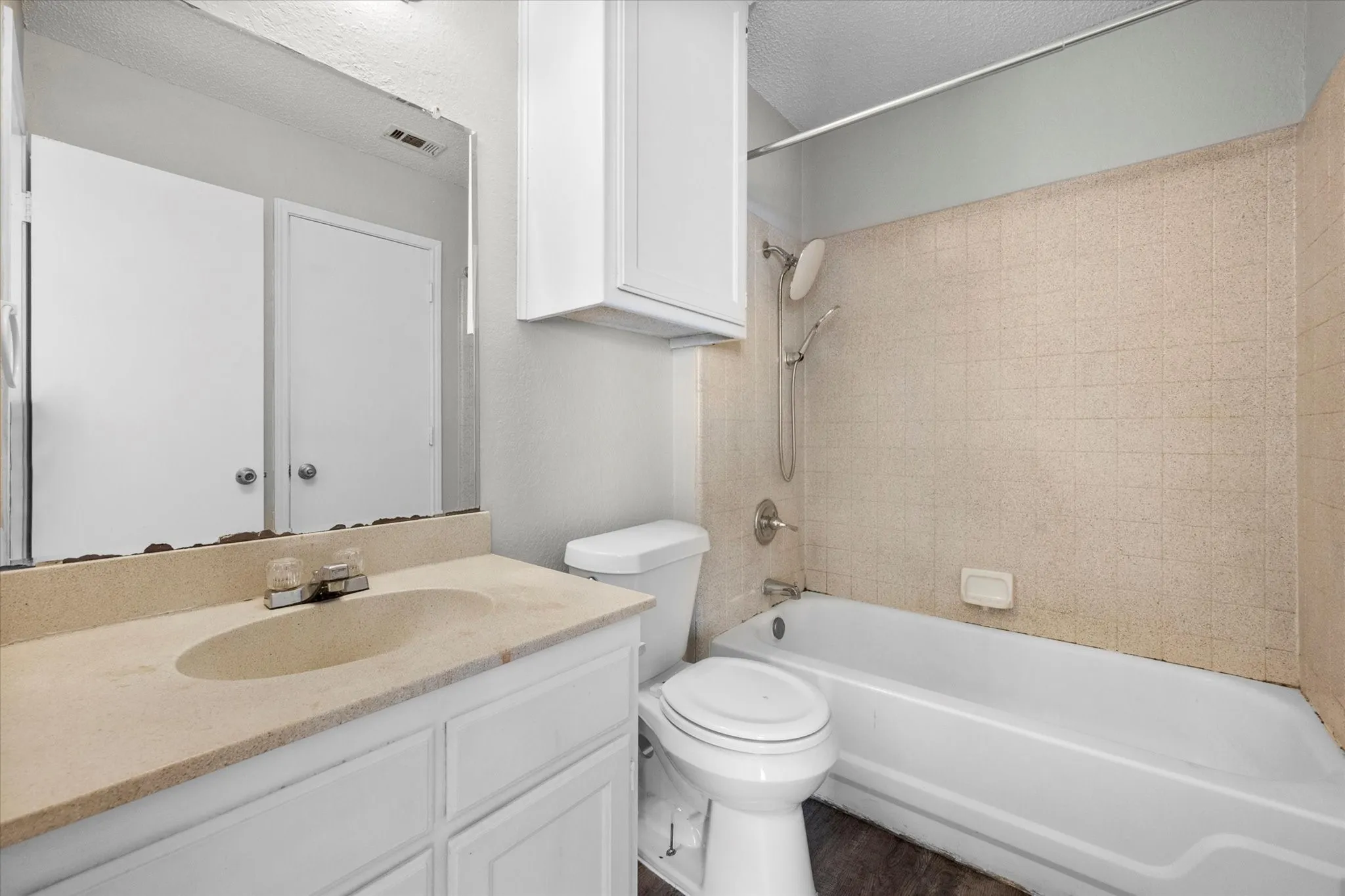 Quadruplex For Rent in Tarrant County , 606 Kings Way Drive C, Mansfield, Texas 76063, 2 Bedroom, 1 Bathroom, Garage spaces, 813 Sqft, built in 1985, mls#21352736, Real Estate Agent in Mansfield, Homes For Rent in Tarrant county, Homes For Rent in Mansfield, Realtor in Mansfield Texas, Real Estate Brokerage Independent Realty Texas, Luminita Cordes Realtor