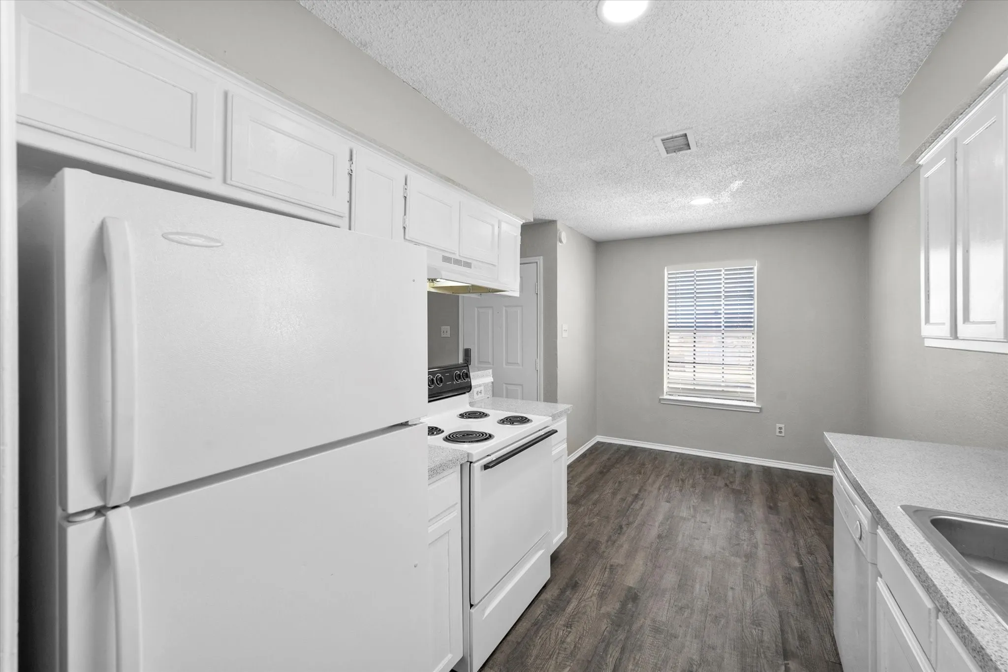 Quadruplex For Rent in Tarrant County , 606 Kings Way Drive C, Mansfield, Texas 76063, 2 Bedroom, 1 Bathroom, Garage spaces, 813 Sqft, built in 1985, mls#21352736, Real Estate Agent in Mansfield, Homes For Rent in Tarrant county, Homes For Rent in Mansfield, Realtor in Mansfield Texas, Real Estate Brokerage Independent Realty Texas, Luminita Cordes Realtor