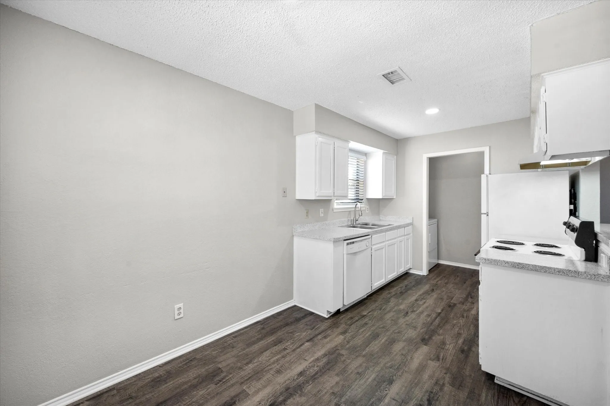 Quadruplex For Rent in Tarrant County , 606 Kings Way Drive C, Mansfield, Texas 76063, 2 Bedroom, 1 Bathroom, Garage spaces, 813 Sqft, built in 1985, mls#21352736, Real Estate Agent in Mansfield, Homes For Rent in Tarrant county, Homes For Rent in Mansfield, Realtor in Mansfield Texas, Real Estate Brokerage Independent Realty Texas, Luminita Cordes Realtor