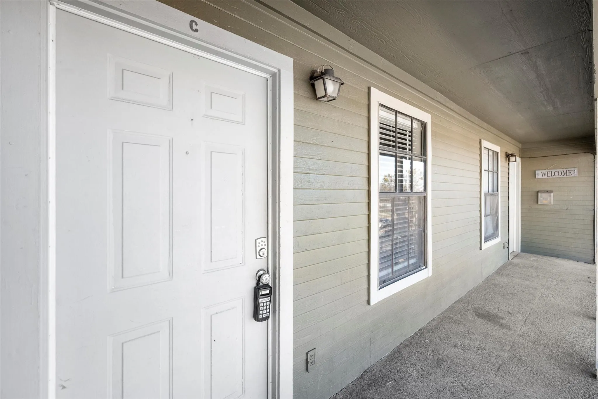 Quadruplex For Rent in Tarrant County , 606 Kings Way Drive C, Mansfield, Texas 76063, 2 Bedroom, 1 Bathroom, Garage spaces, 813 Sqft, built in 1985, mls#21352736, Real Estate Agent in Mansfield, Homes For Rent in Tarrant county, Homes For Rent in Mansfield, Realtor in Mansfield Texas, Real Estate Brokerage Independent Realty Texas, Luminita Cordes Realtor